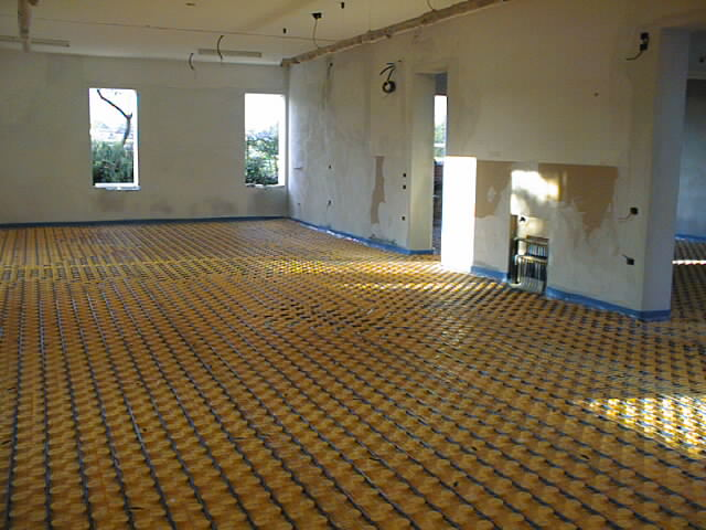 riscaldamento a pavimento in casa in costruzione