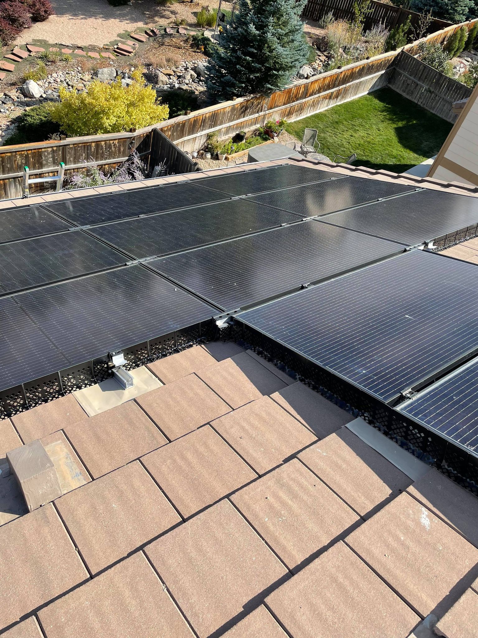 A roof with a lot of solar panels on it.