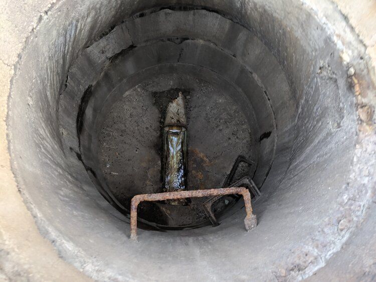 12 Manholes in Western