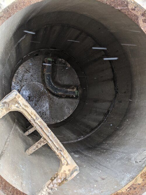 12 Manholes in Western