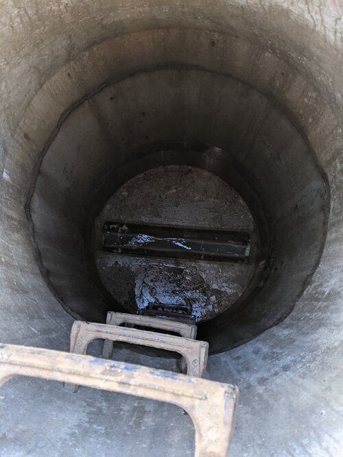 12 Manholes in Western