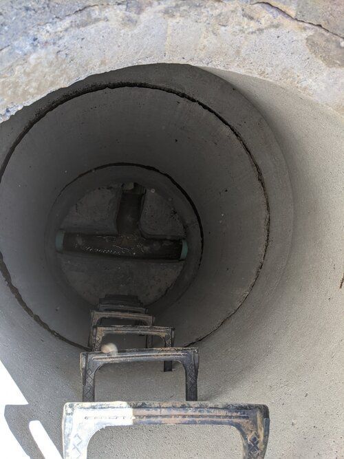 12 Manholes in Western