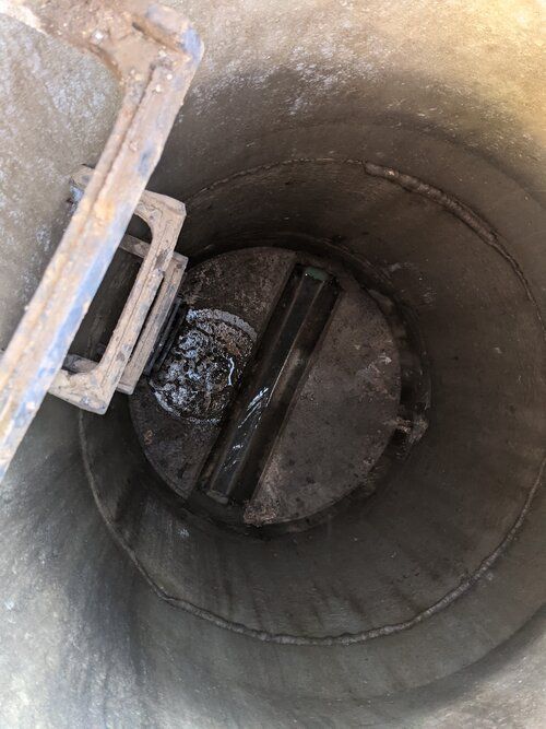 12 Manholes in Western