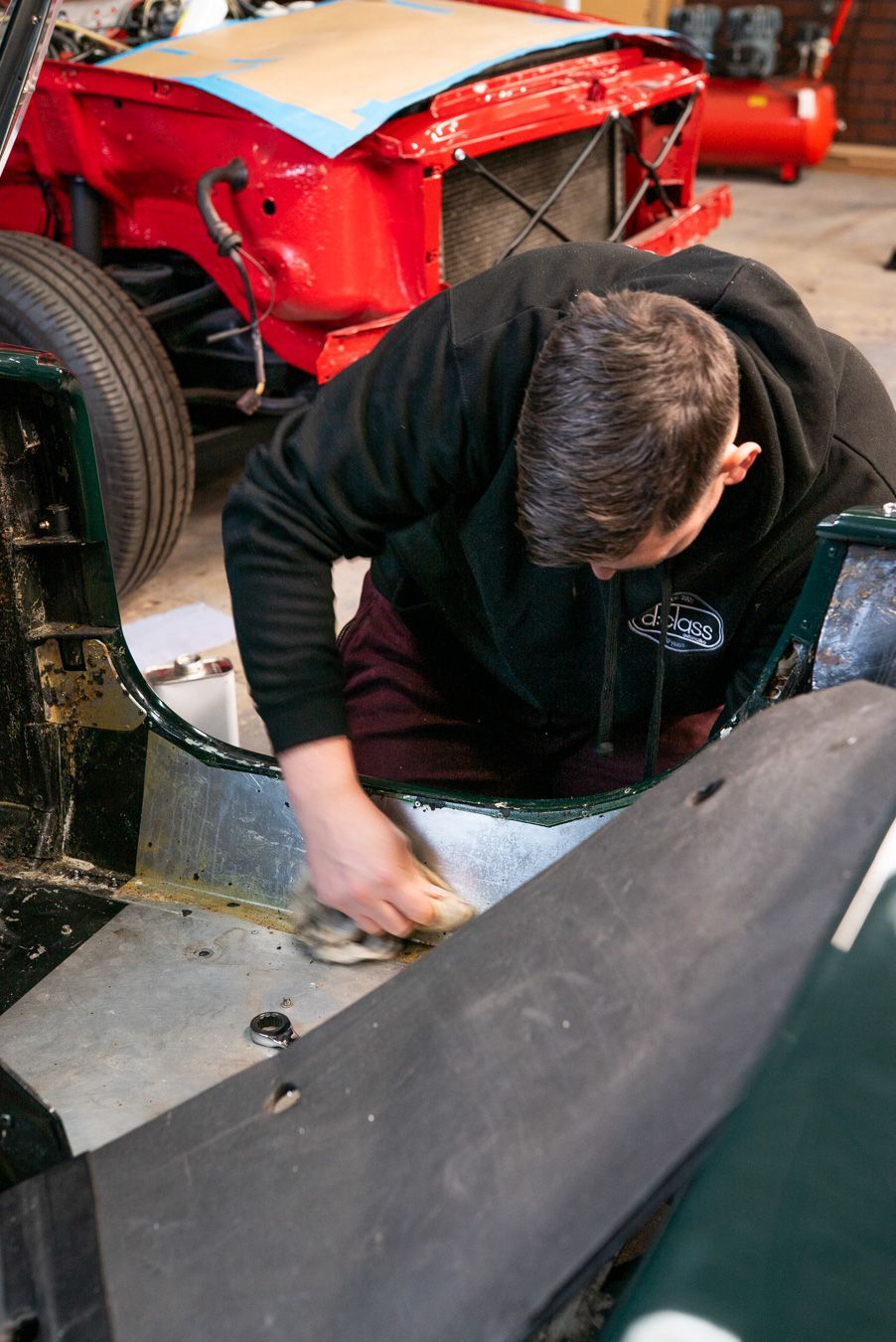 AC Cobra MKiv Mk IV mk4 4 retrim restoration respray repaint paint refurbish restore resto leather carpet black vaumol grained crushed how to trim redline engineering d:class dclass auto automotive golden hour seats steering wheel dashboard