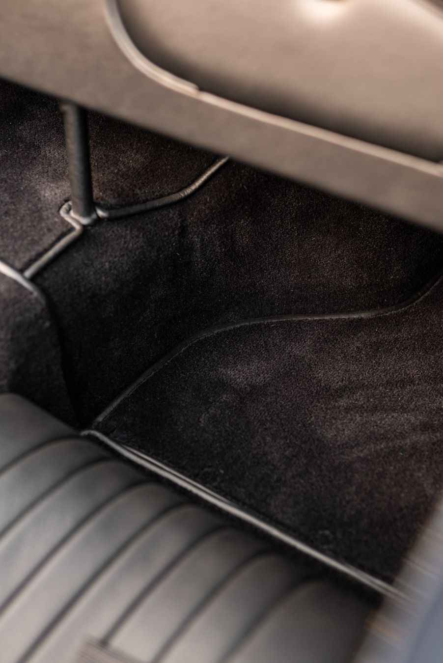 AC Cobra MKiv Mk IV mk4 4 retrim restoration respray repaint paint refurbish restore resto leather carpet black vaumol grained crushed how to trim redline engineering d:class dclass auto automotive golden hour seats steering wheel dashboard