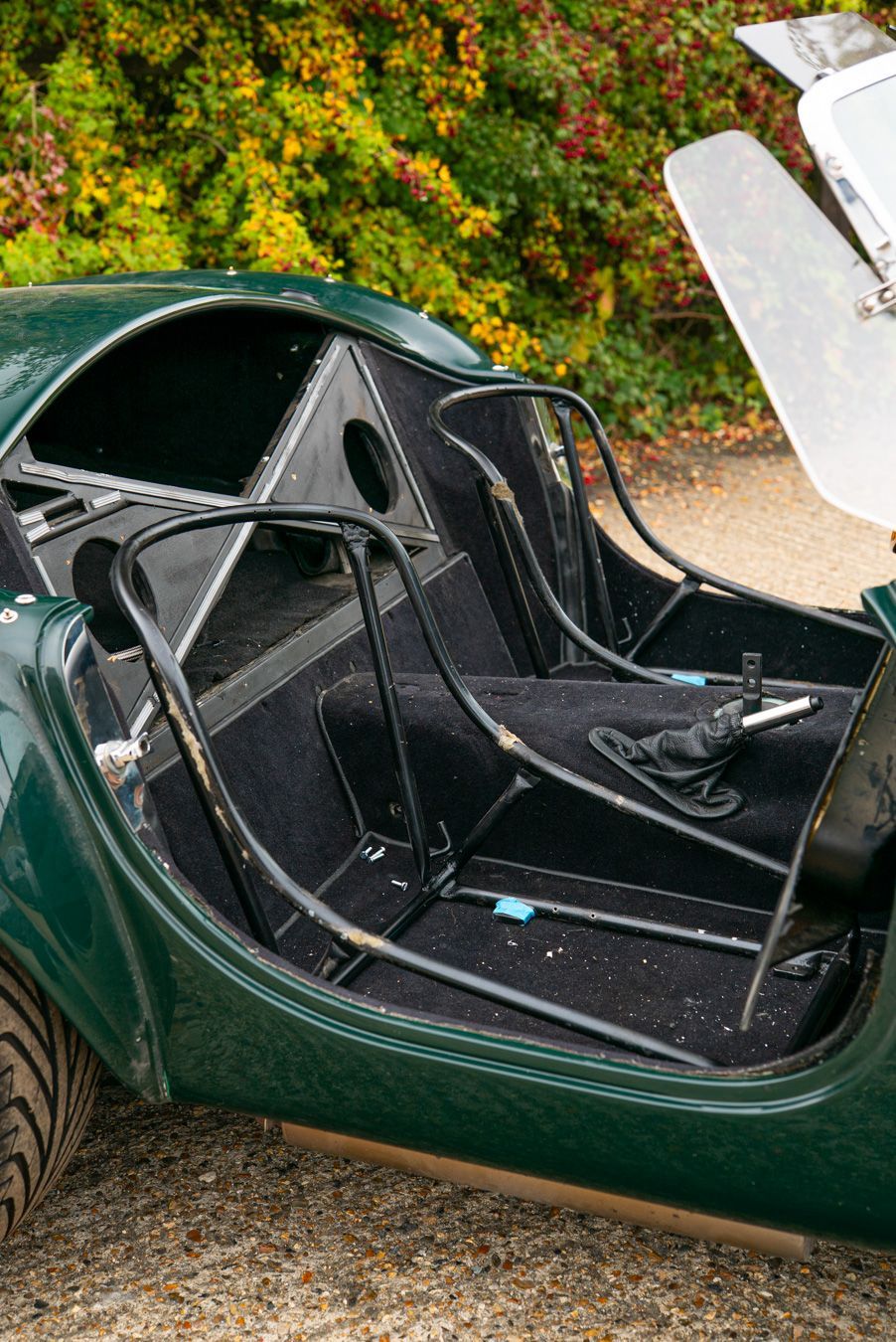 AC Cobra MKiv Mk IV mk4 4 retrim restoration respray repaint paint refurbish restore resto leather carpet black vaumol grained crushed how to trim redline engineering d:class dclass auto automotive golden hour seats steering wheel dashboard