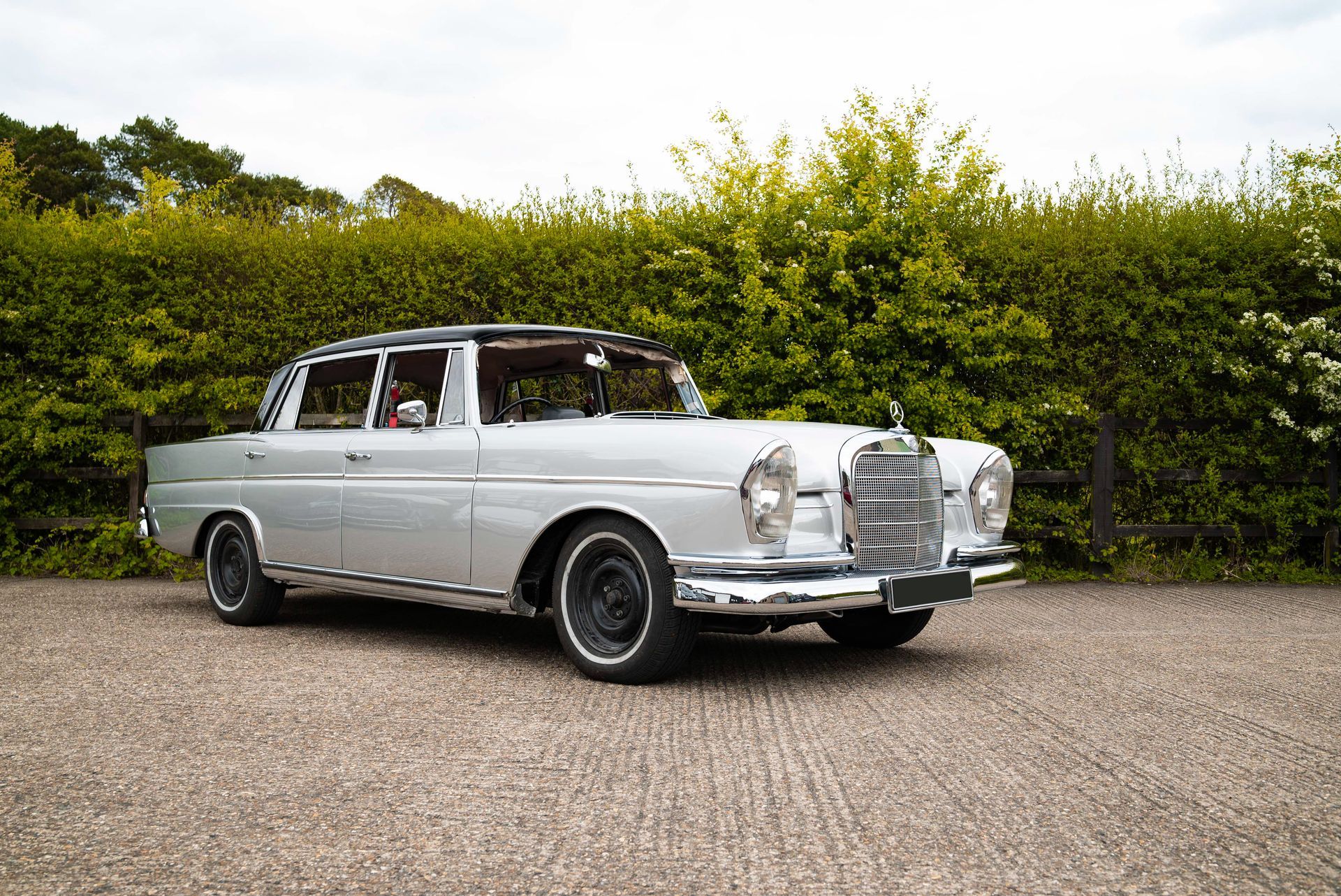 Mercedes benz W111 restoration retrim full interior leather basket weave black 