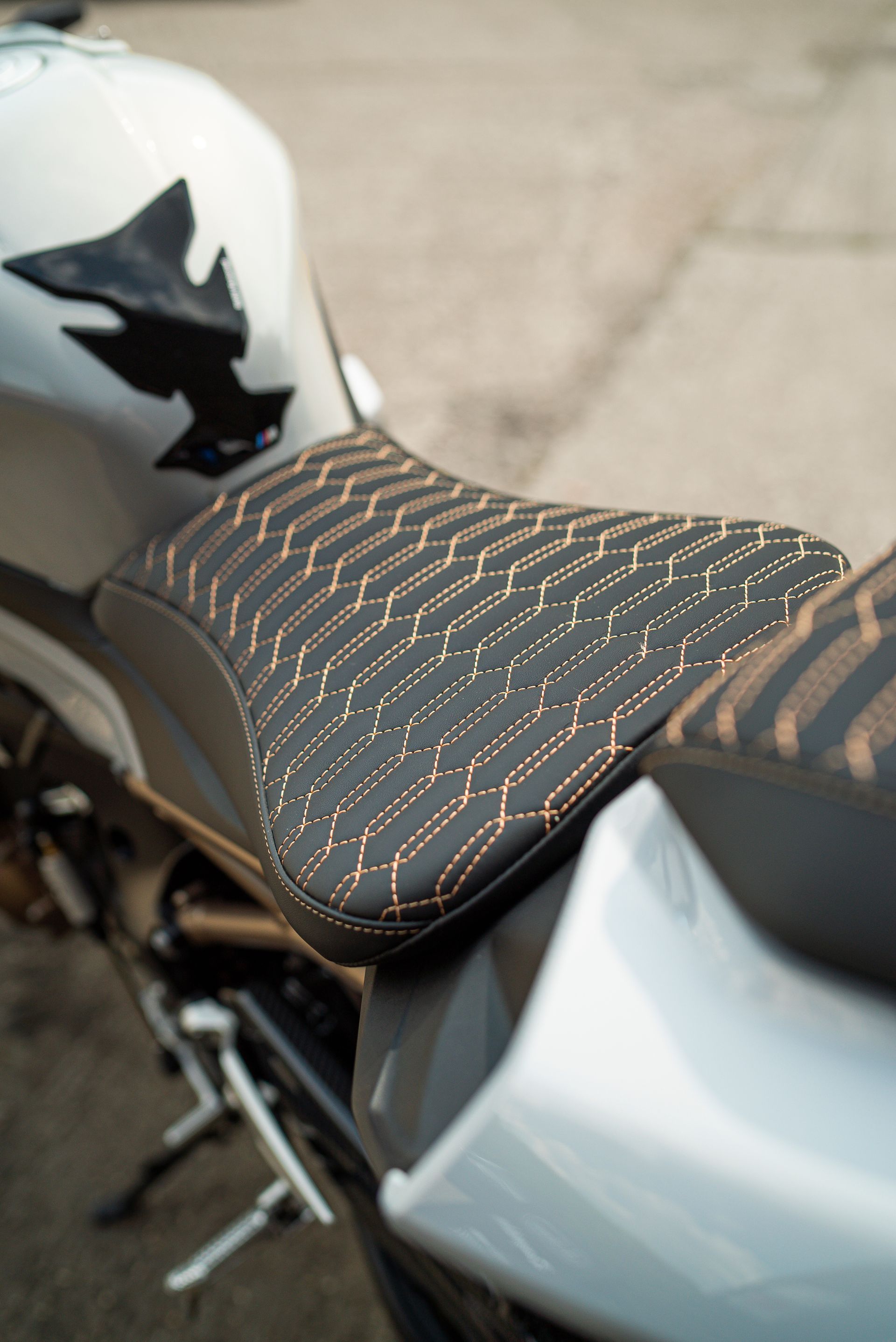 custom motorbike seat cnc stitched artwork design leather d:class bmw s1000r saddle seats