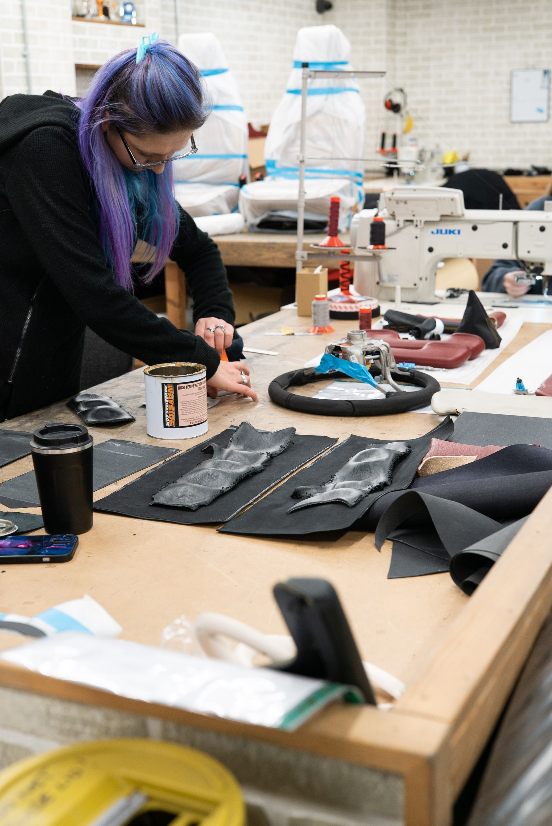 porsche 918 spyder steering wheel retrim interior alcantara dinamica race tex stitching stitch black silver d:class upholstery reupholstered surrey