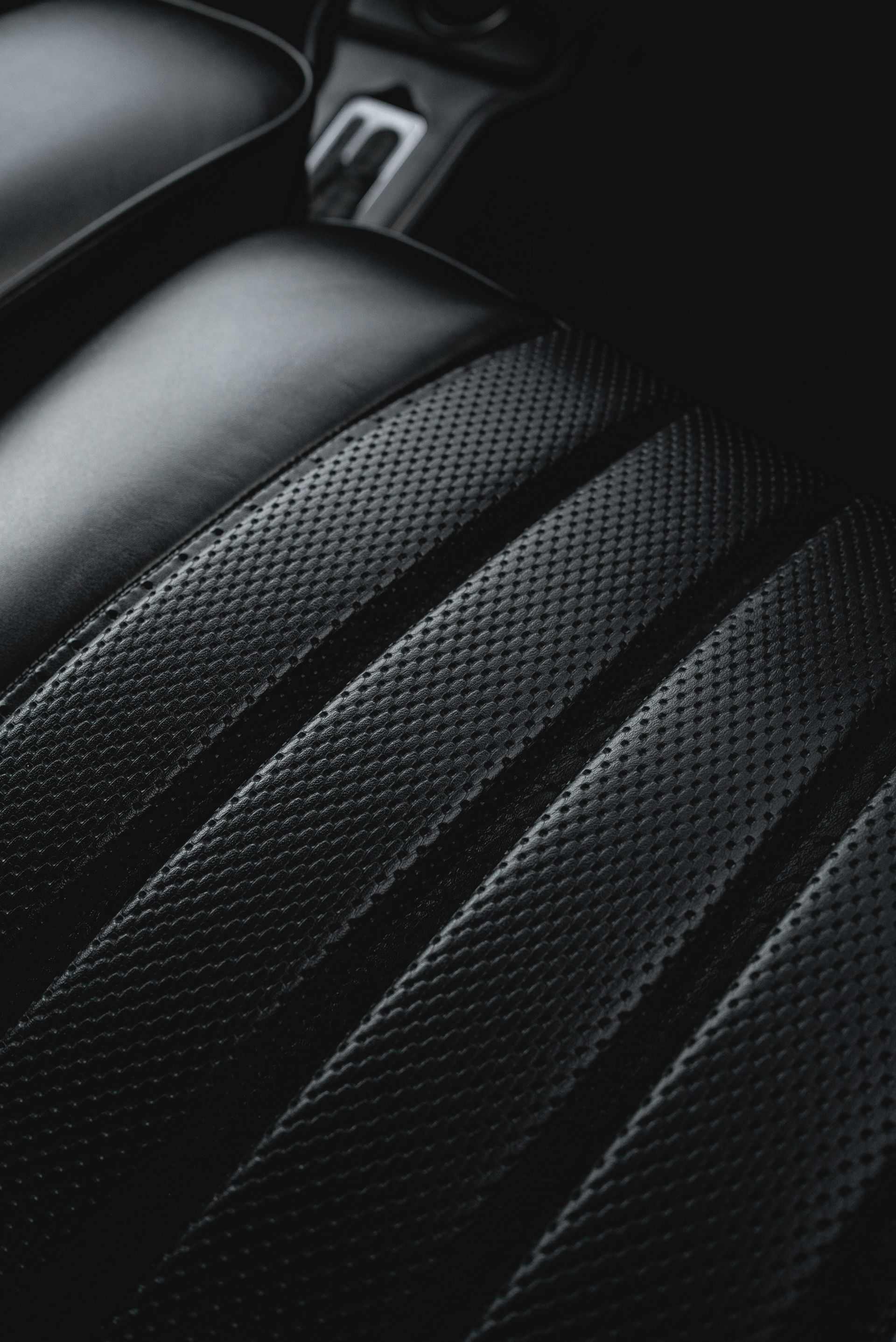 mercedes-benz W112 Fintail lowered air suspension airride slammed modified interior retrim restoration d:class automotive leather seat seats basket weave