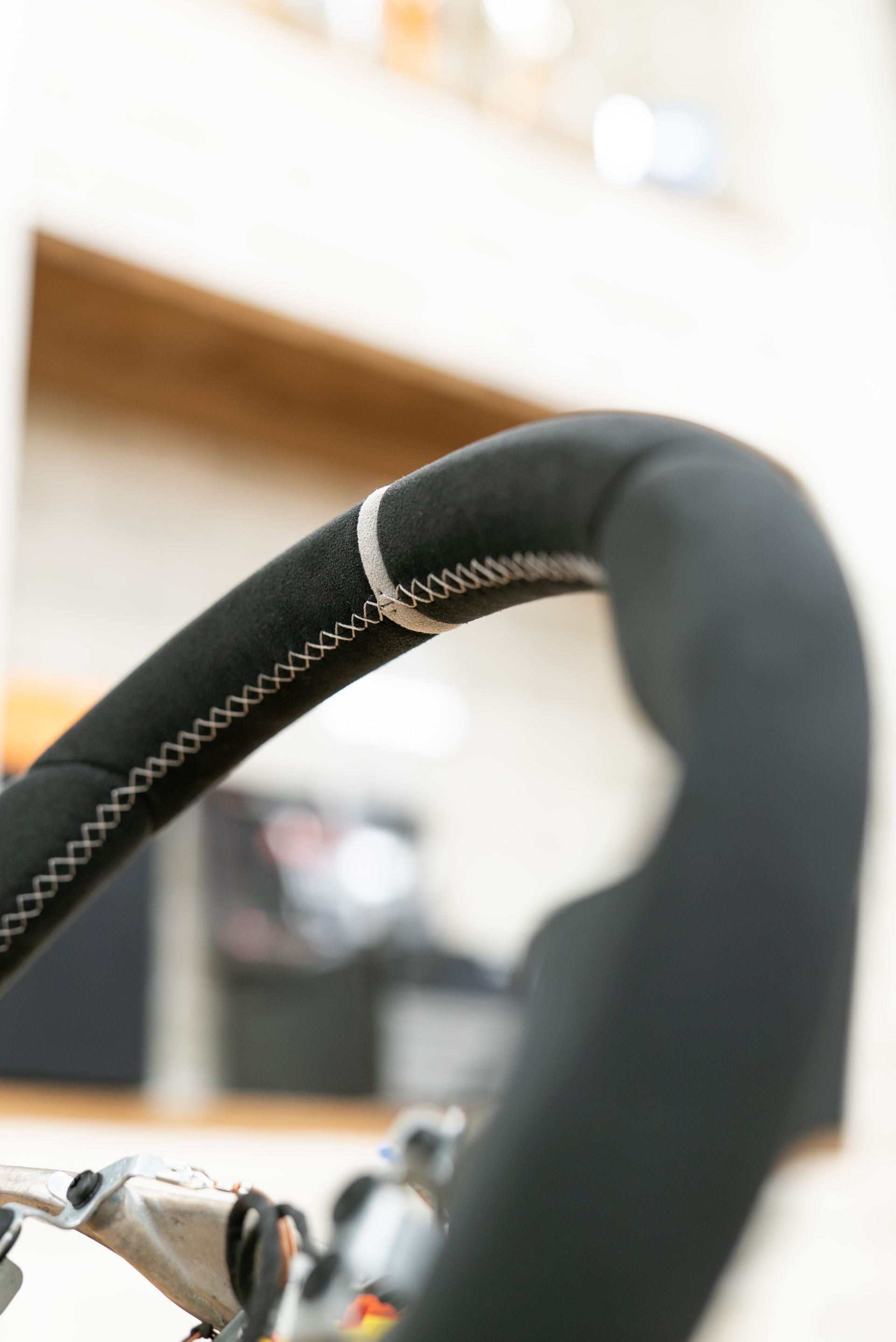 porsche 918 spyder steering wheel retrim interior alcantara dinamica race tex stitching stitch black silver d:class upholstery reupholstered surrey