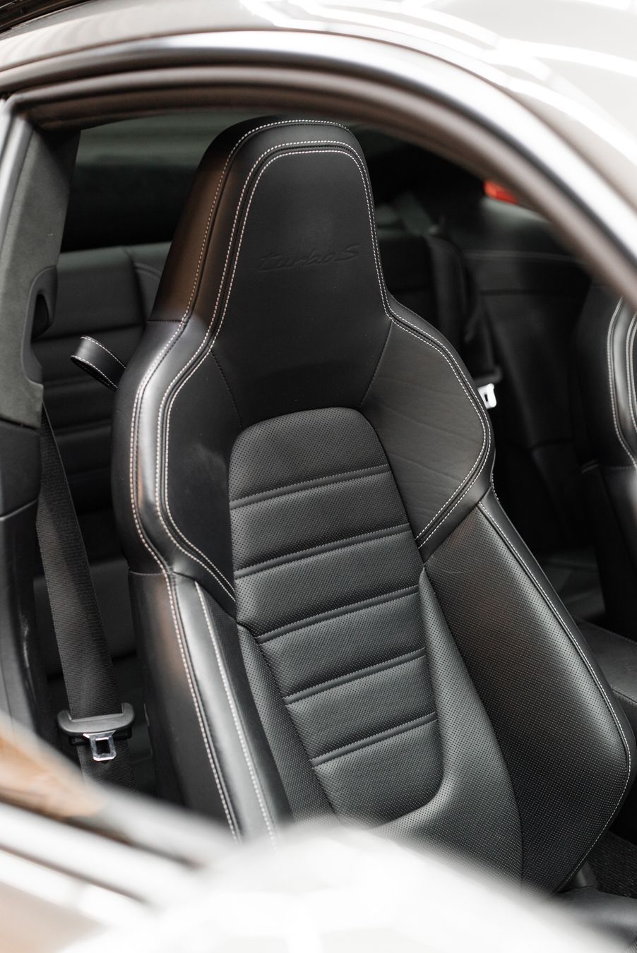 Porsche 911 Turbo S seat retrim leather alcantara embroidery logo oem upholstery reupholster near me dclass d:class