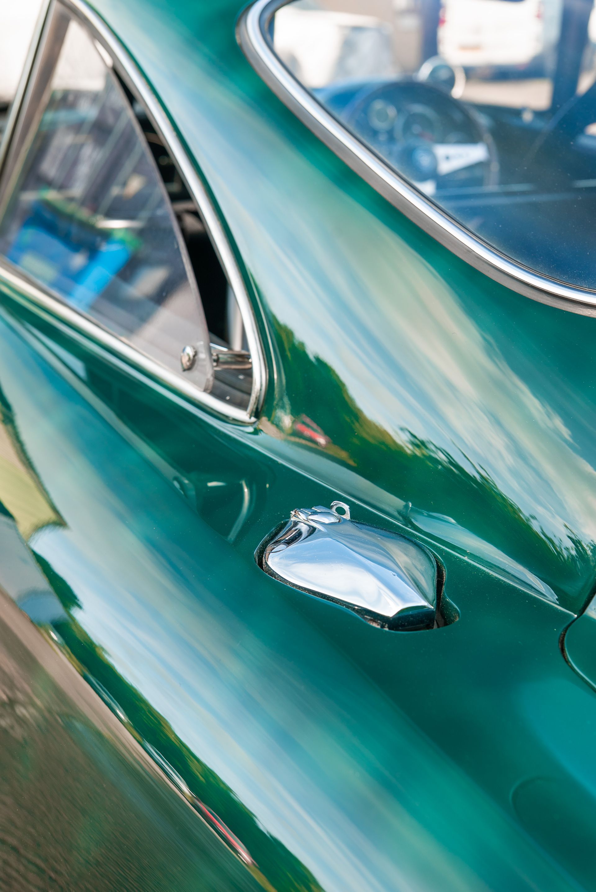 Aston Martin DB4 GT 18 green tillett racing race seat d:class leather pads customised interior green nappa