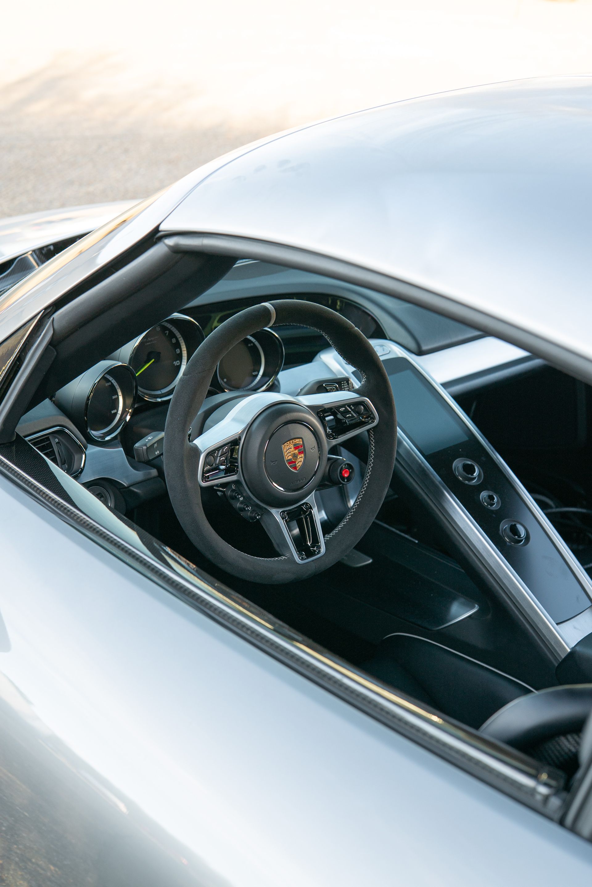 porsche 918 spyder steering wheel retrim interior alcantara dinamica race tex stitching stitch black silver d:class upholstery reupholstered surrey