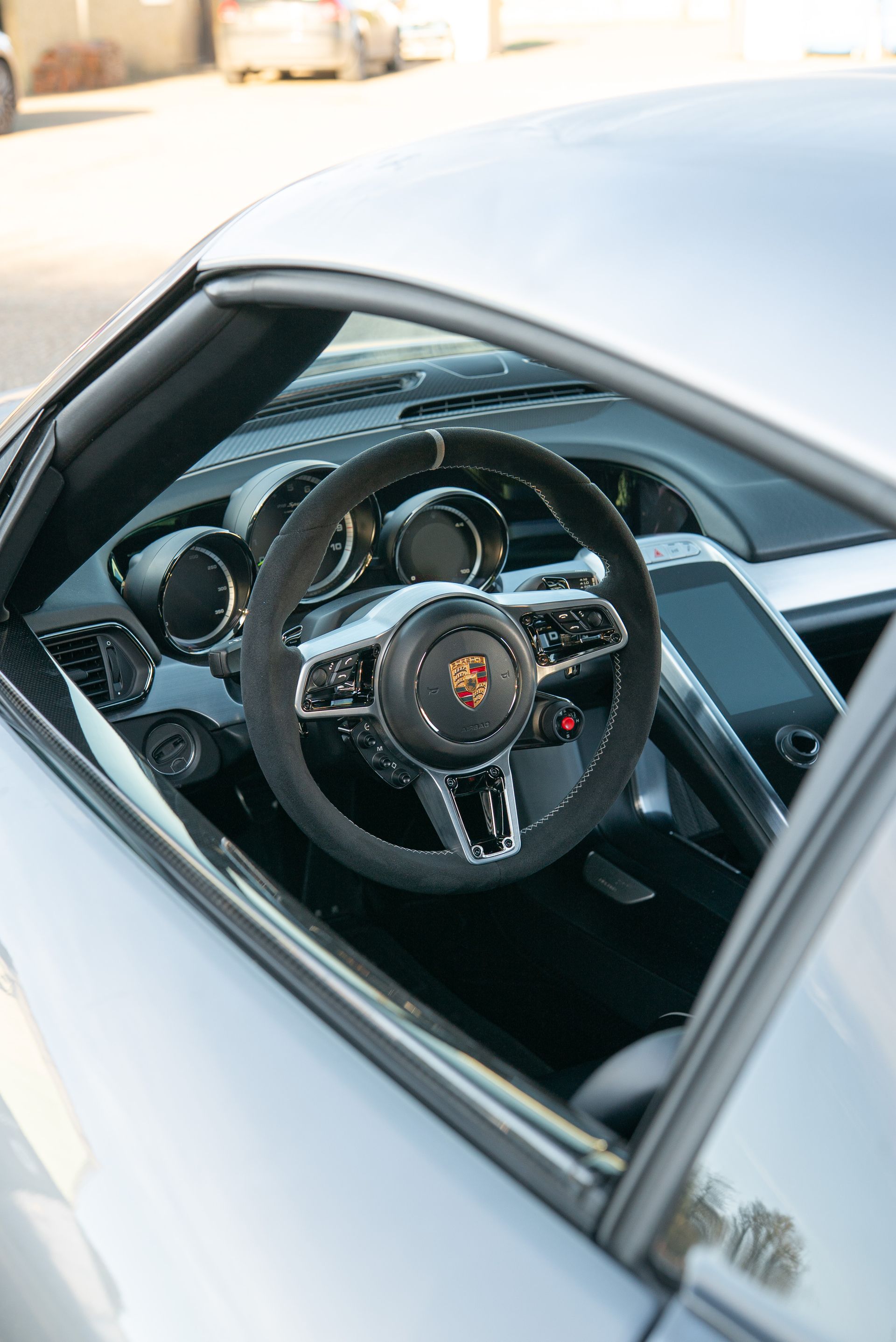 porsche 918 spyder steering wheel retrim interior alcantara dinamica race tex stitching stitch black silver d:class upholstery reupholstered surrey