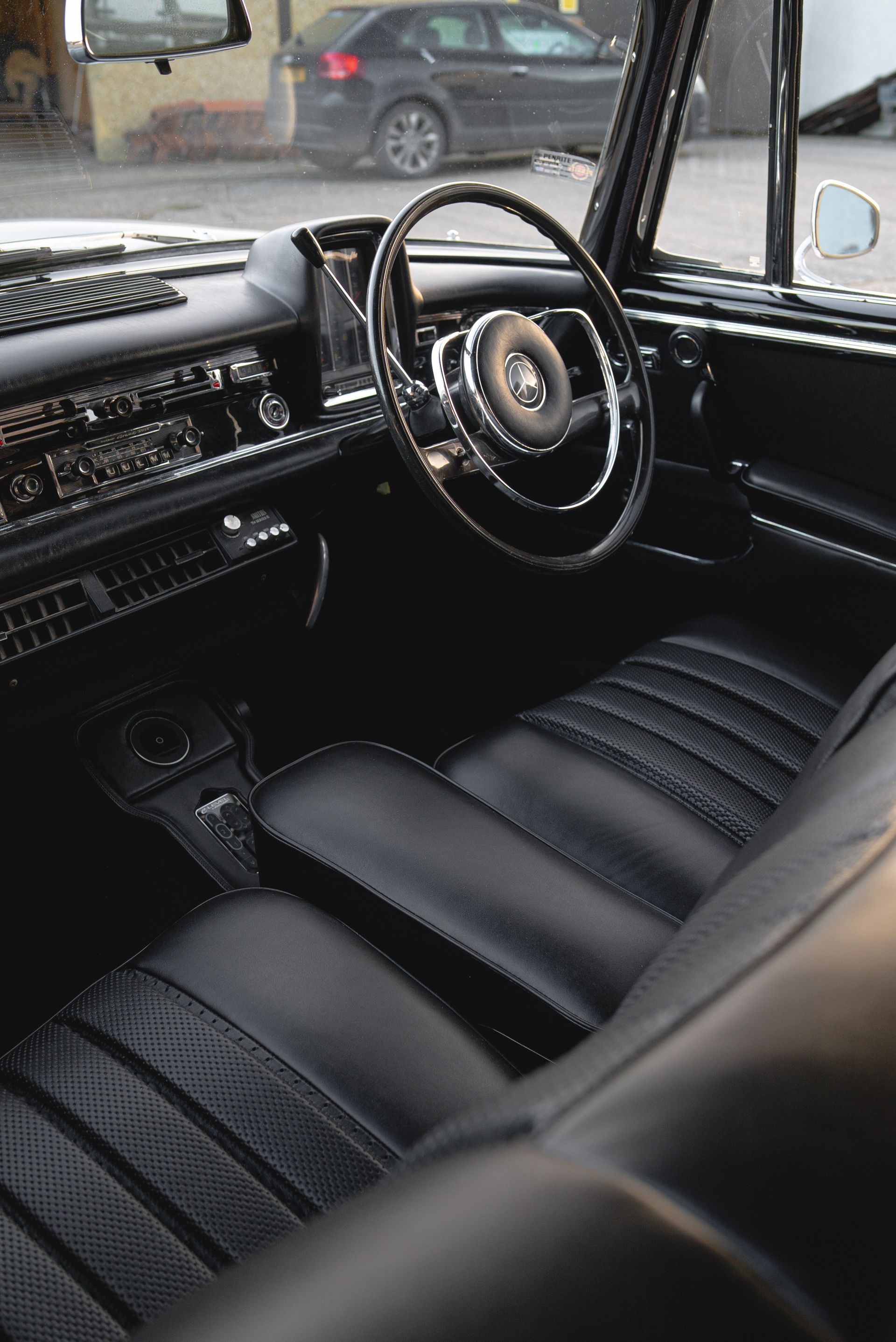 mercedes-benz W112 Fintail lowered air suspension airride slammed modified interior retrim restoration d:class automotive leather seat seats basket weave