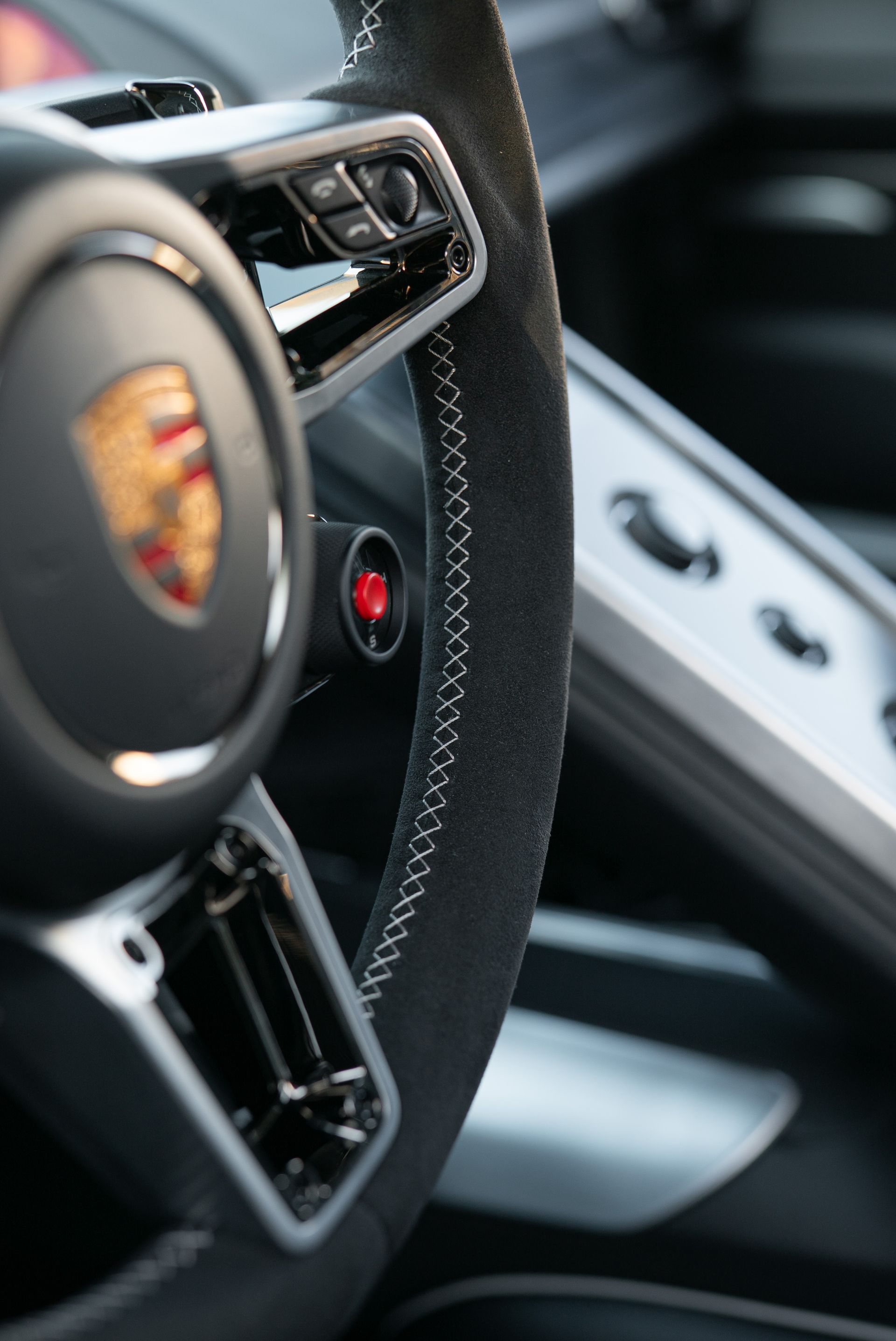 porsche 918 spyder steering wheel retrim interior alcantara dinamica race tex stitching stitch black silver d:class upholstery reupholstered surrey