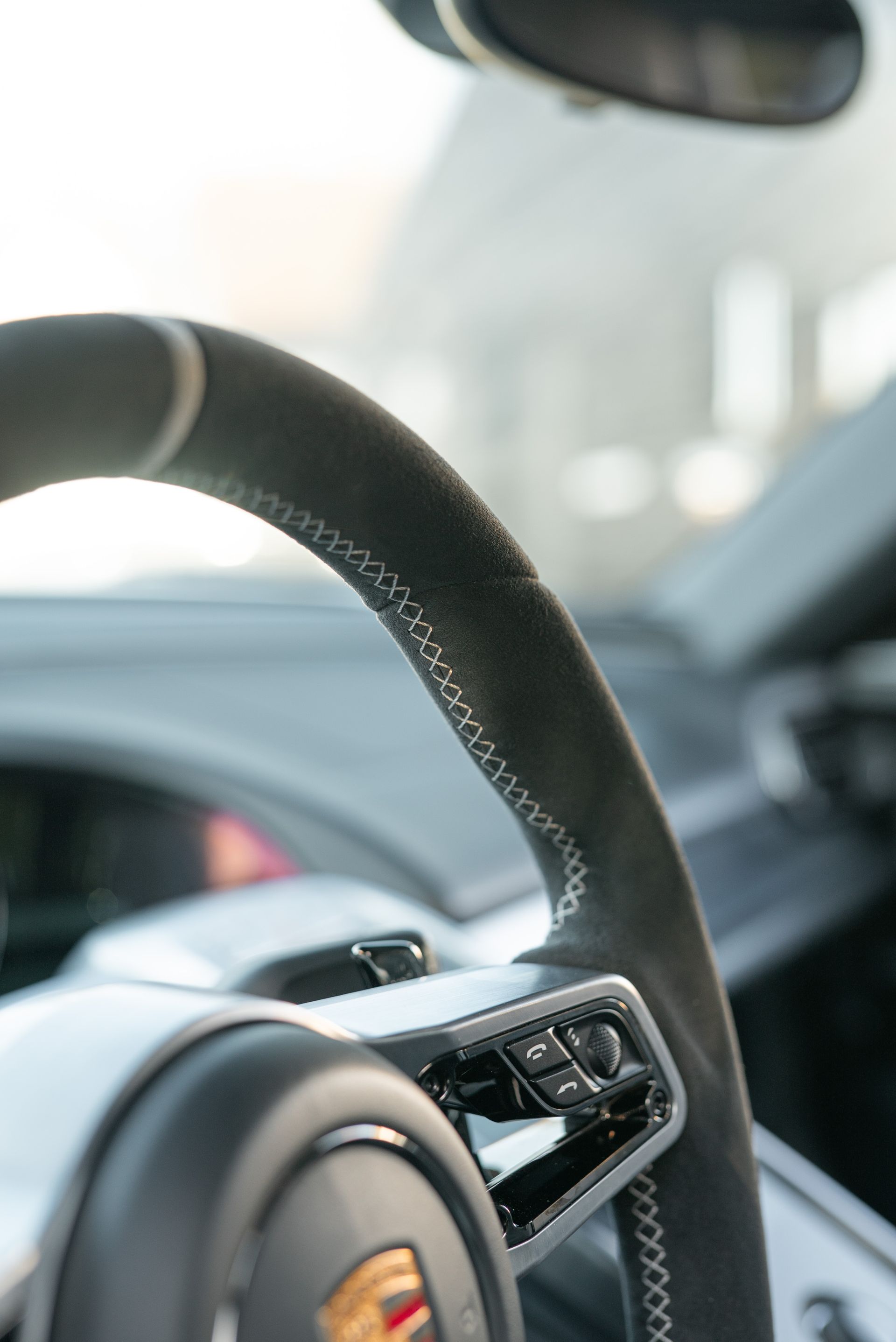 porsche 918 spyder steering wheel retrim interior alcantara dinamica race tex stitching stitch black silver d:class upholstery reupholstered surrey