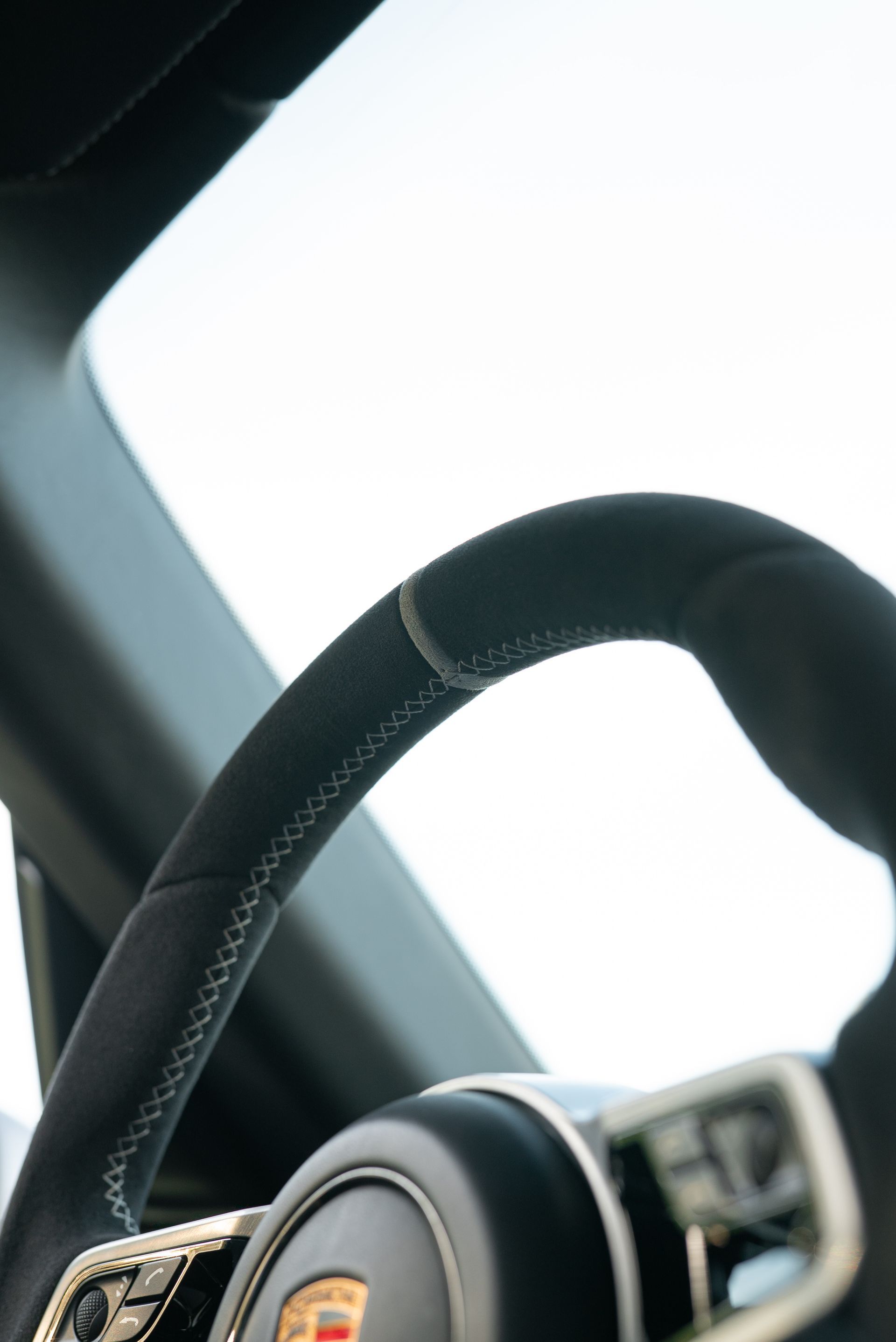 porsche 918 spyder steering wheel retrim interior alcantara dinamica race tex stitching stitch black silver d:class upholstery reupholstered surrey