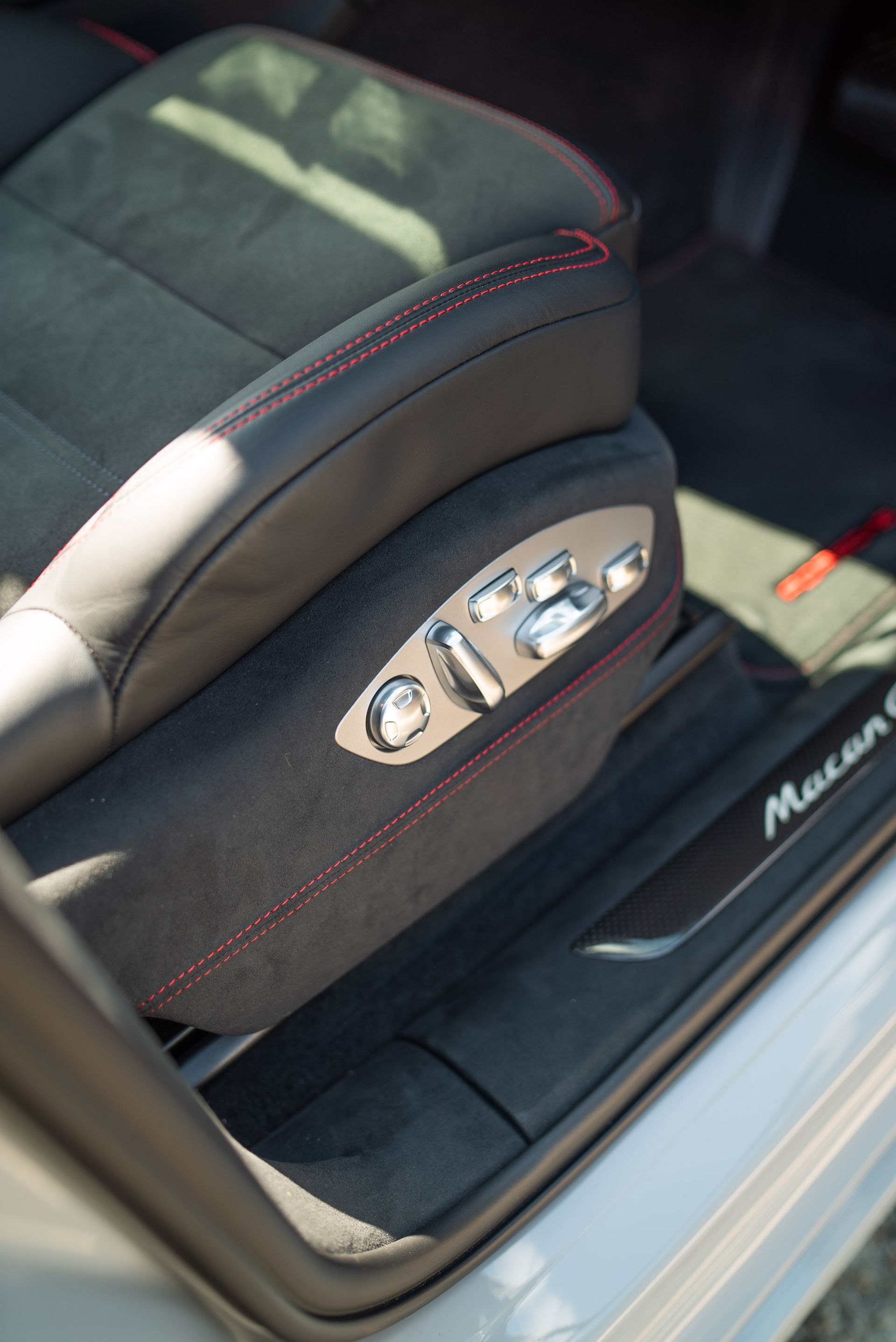 porsche macan GTS oem plus oem+ upgrade interior retrim alcantara factory upgrade d:class automotive retrim trim trimming