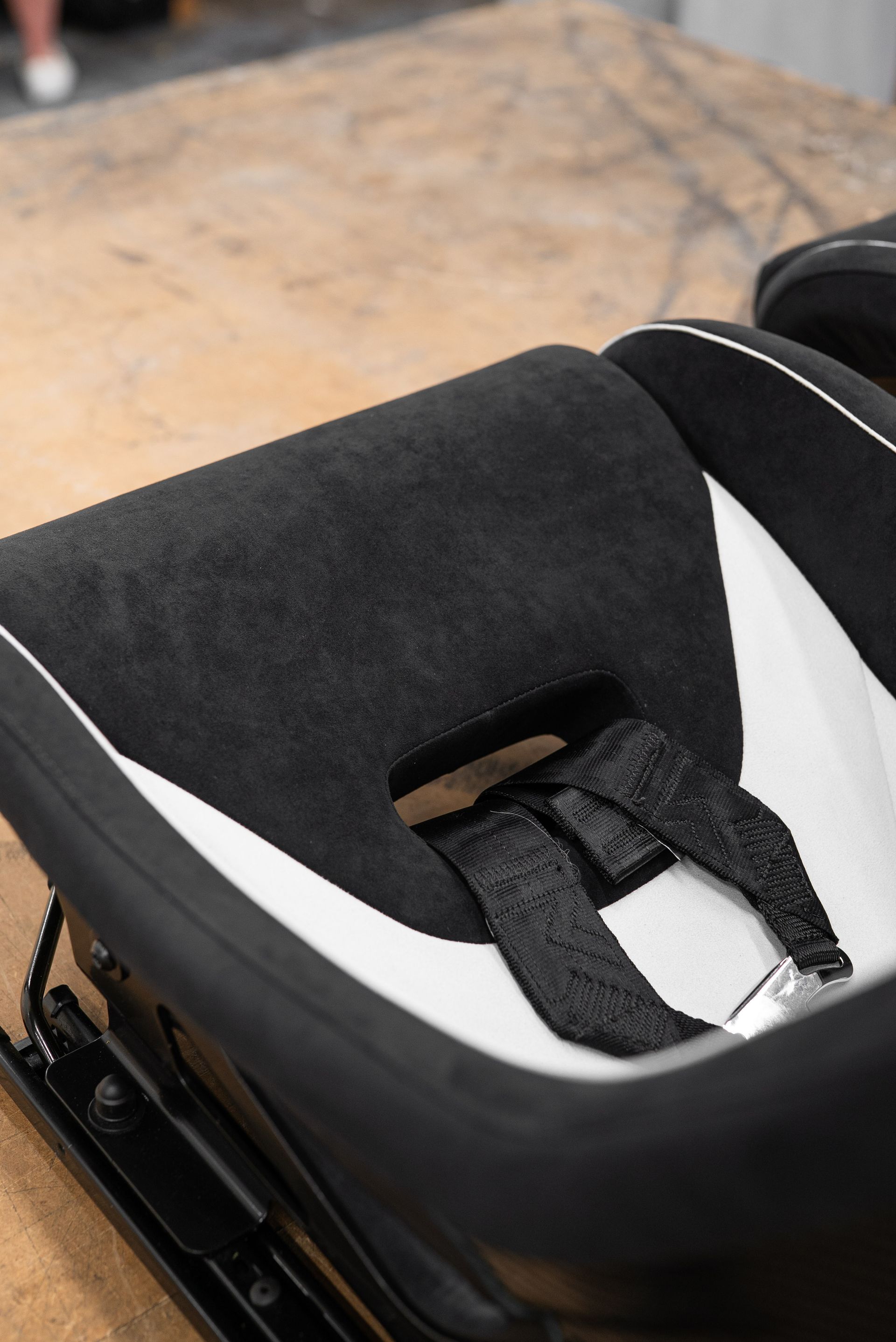 mclaren p1 seats retrim retrimmed trim trimmed alcantara logo embroidery black white micro piping micro-piping interior dclass d:class near me vehicle