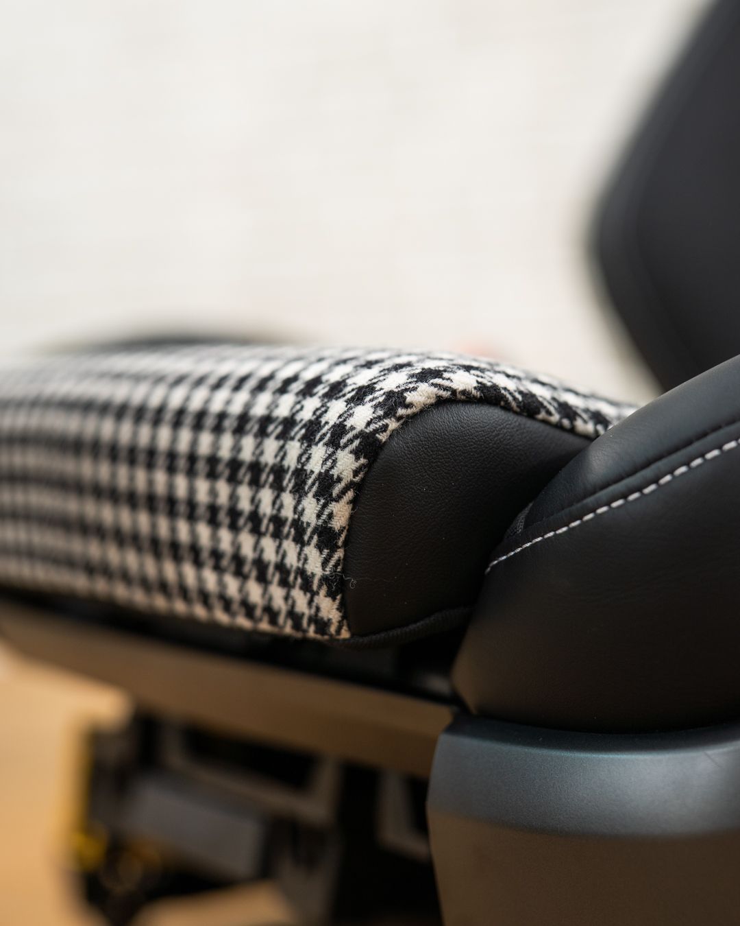 porsche 911 GT3 Touring retrim reupholster interiors interior houndstooth oem d:class dclass automotive near me sport seats plus