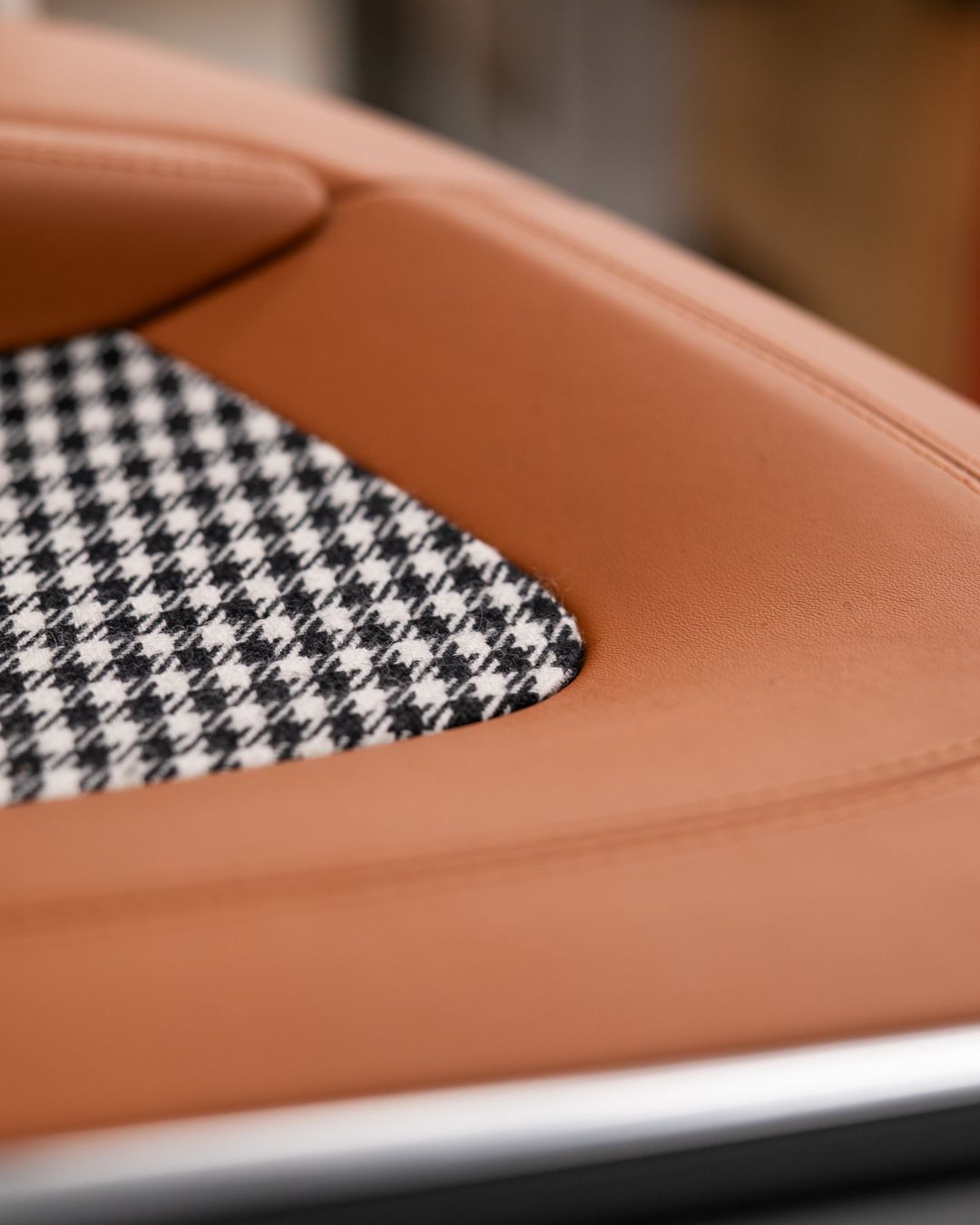 Porsche 911 sport seats tan leather black and white houndstooth retrim upholstery reupholstered dclass d:class oem plus oem+ heritage pack