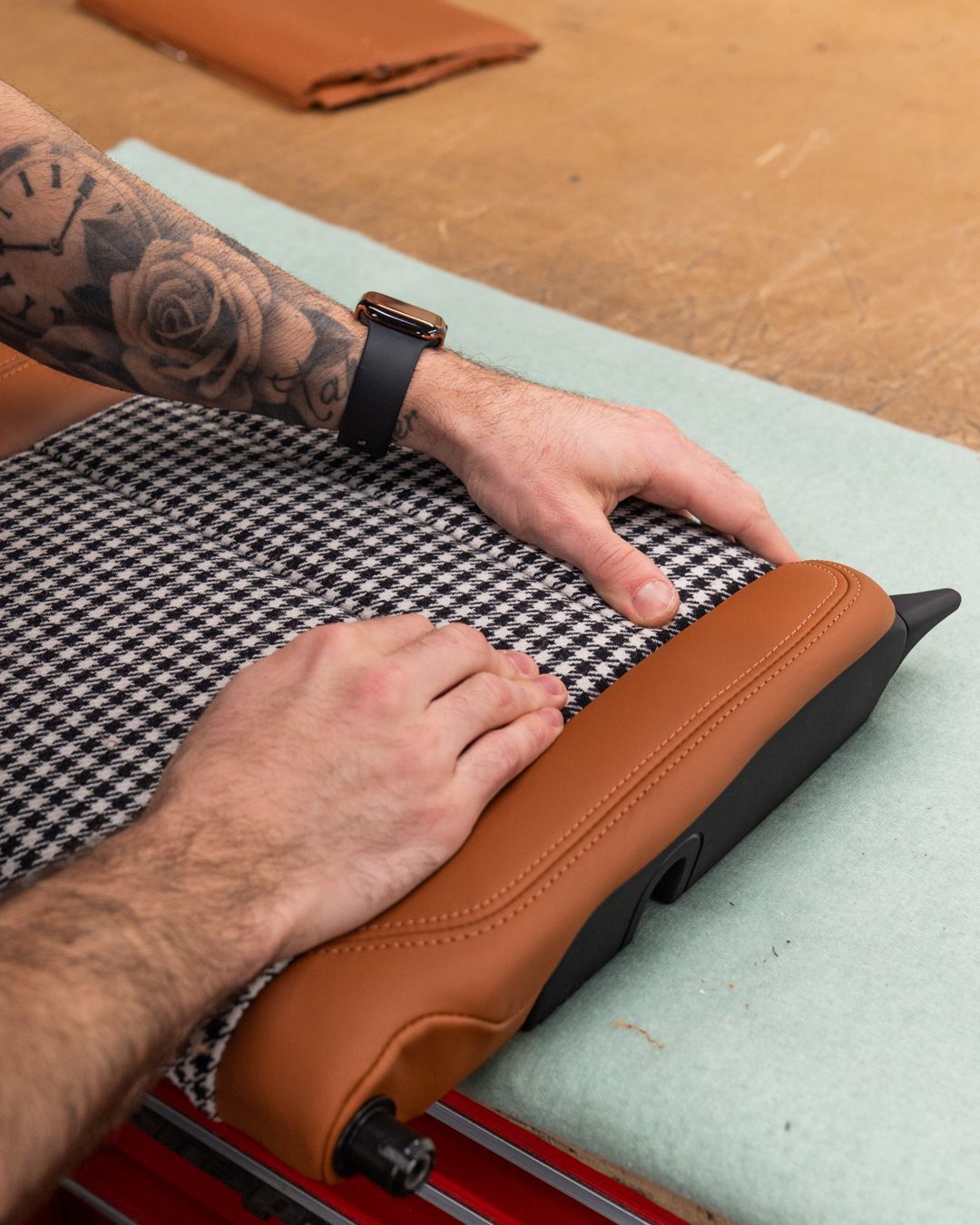 Porsche 911 sport seats tan leather black and white houndstooth retrim upholstery reupholstered dclass d:class oem plus oem+ heritage pack