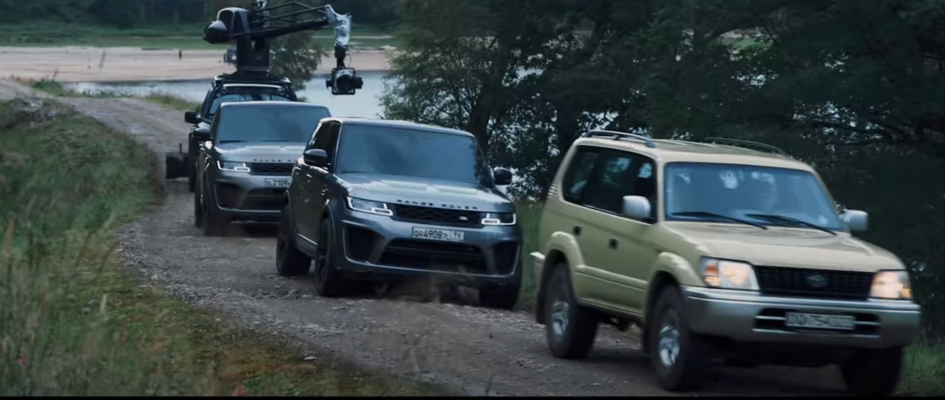james bond no time to die making of behind the scenes bts d:class on screen toyota land cruiser