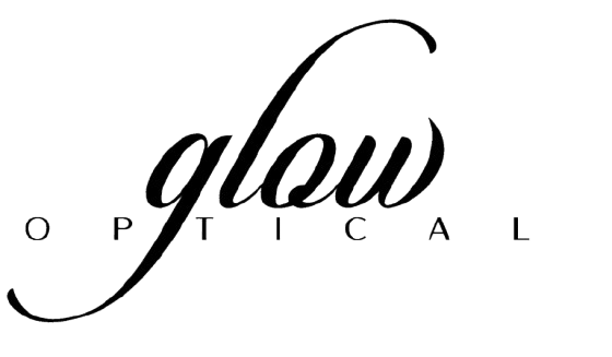 Un logotipo en blanco y negro para Glow Optical