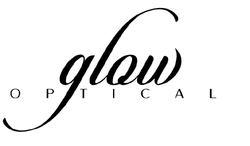 Un logotipo en blanco y negro para Glow Optical