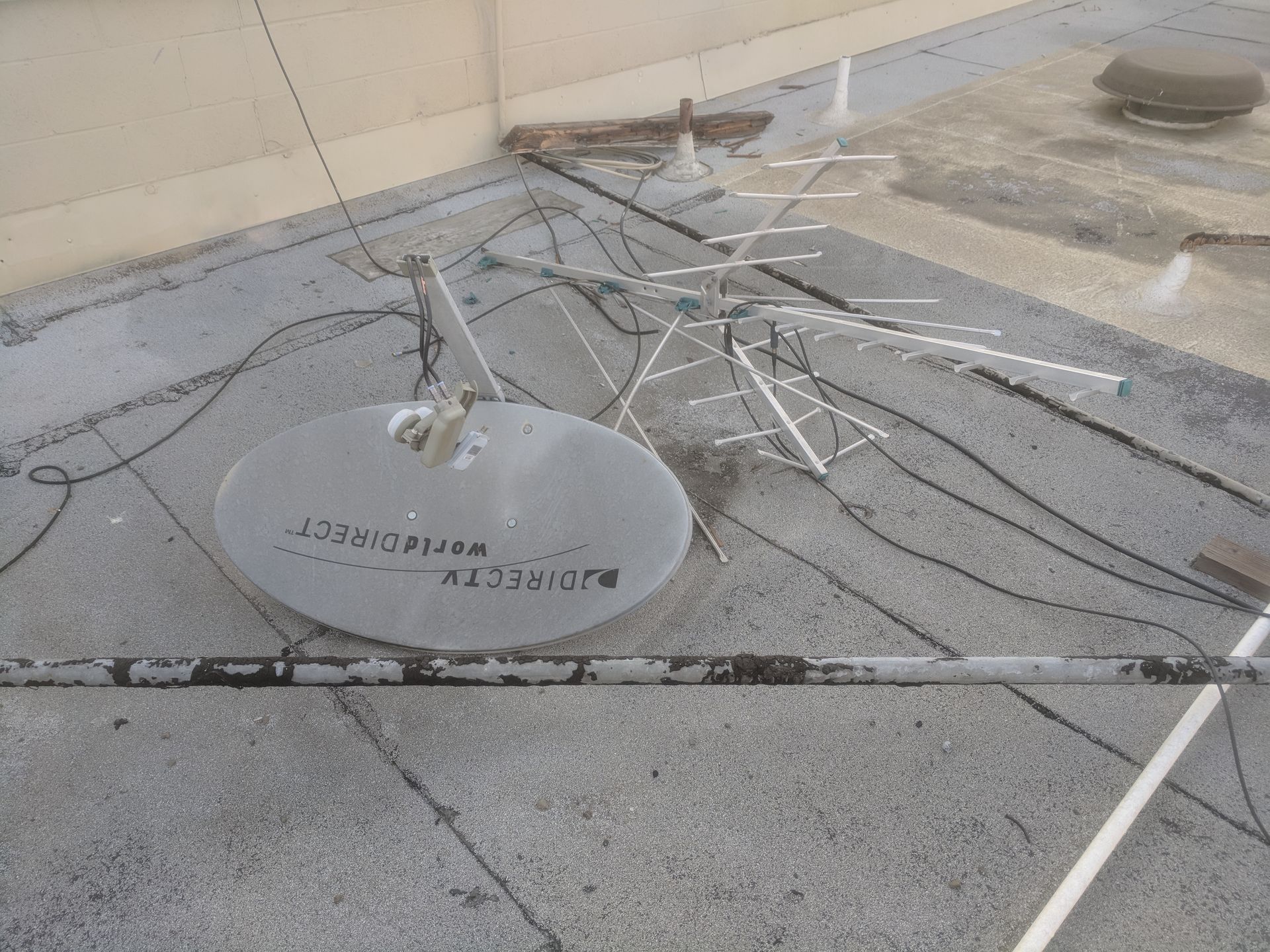 A satellite dish with the word directv on it
