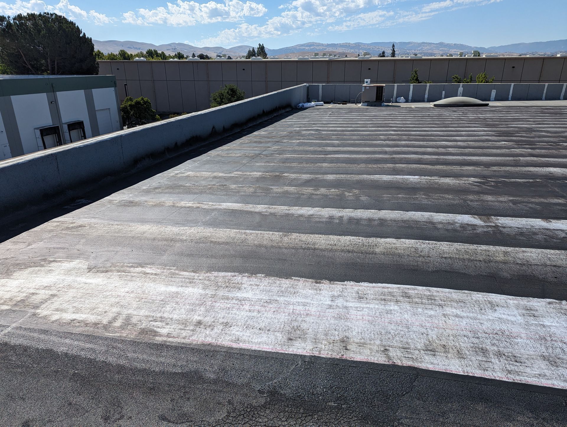 A roof with a lot of lines on it