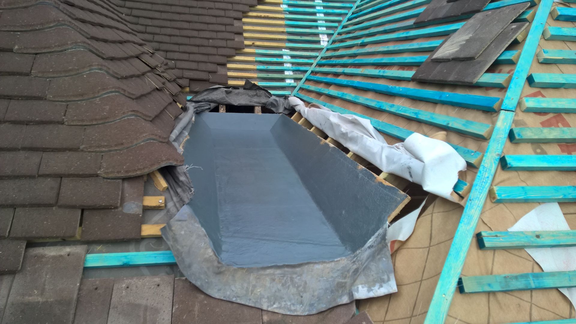 A roof with a hole in it is being built.