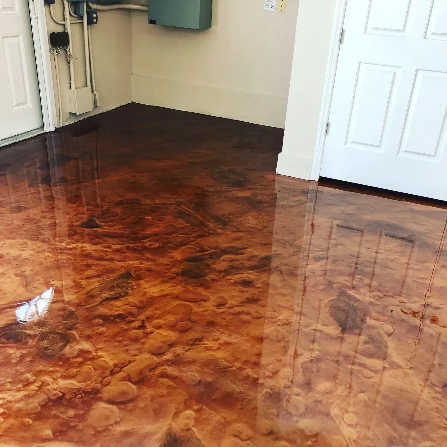 Metallic epoxy floor with brown and gold tones in a garage.