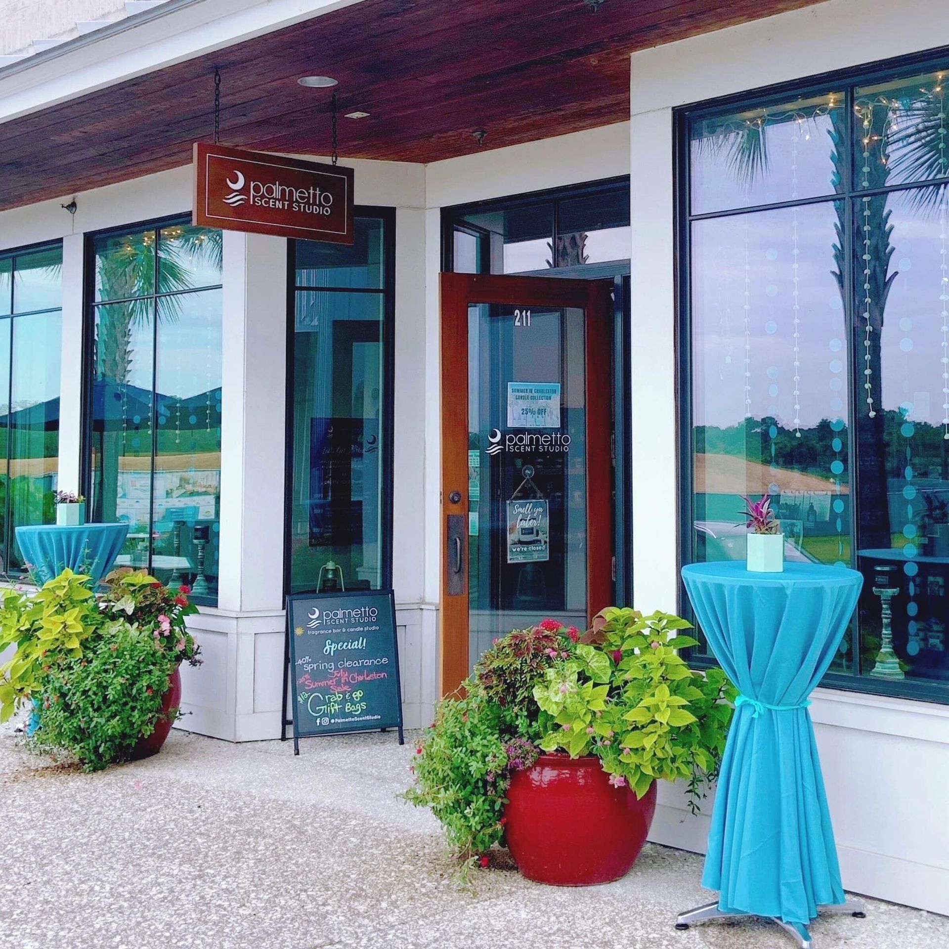 Palmetto Scent Studio offers Candles, diffusers, room sprays, wax tarts and newly introduced sugar scrubs, body creams, soaps, & more! Select from over 80 true-to-scent fragrances...