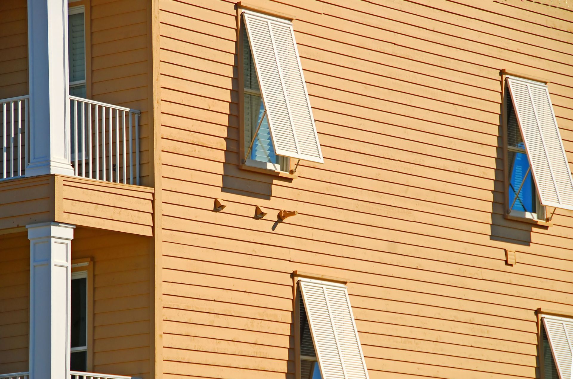 5 Benefits of Hiring Hurricane Window Companies to Install New Hurricane Windows