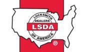 Logo LSDA : contour blanc d'une carte des États-Unis avec fond rouge, rectangle rouge avec « LSDA » en blanc, entouré de « LOCKSMITH DEALERS OF AMERICA ».