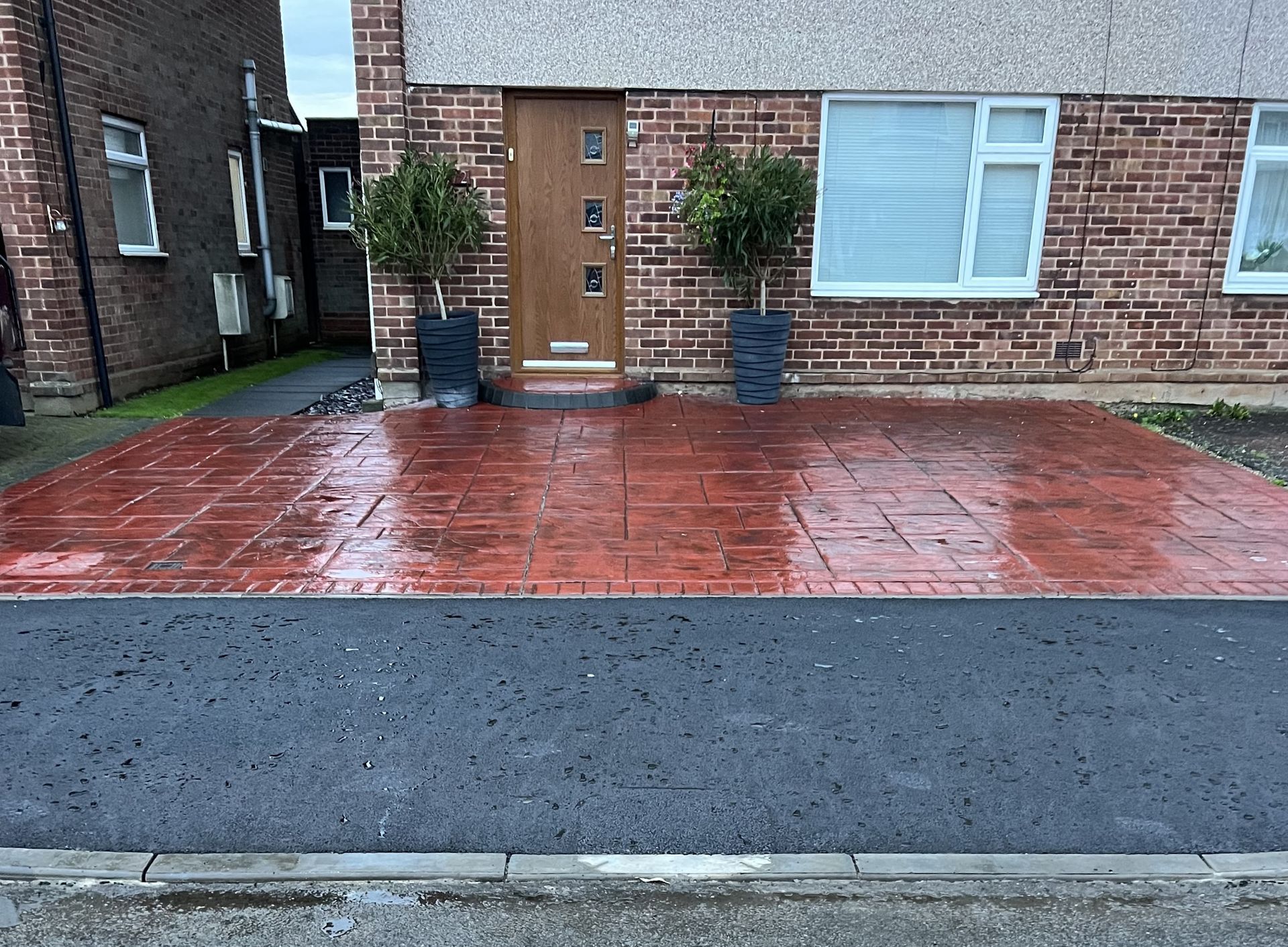 Pattern Imprinted Concrete Driveway &  Kerb 