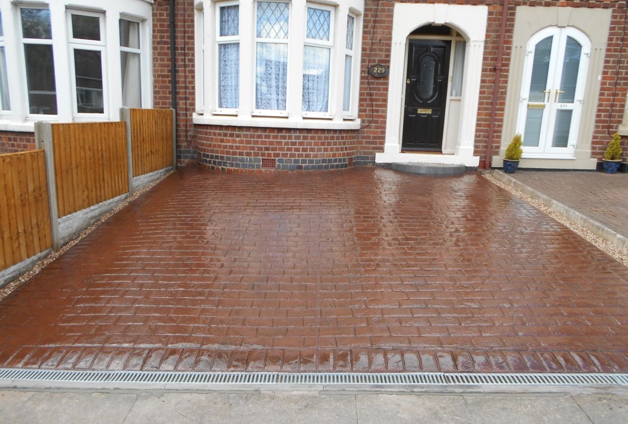 Pattern Imprinted Concrete Driveway in Terracotta 