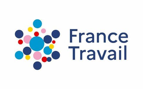 Le logo de france travail est un cercle coloré avec une étoile au milieu.