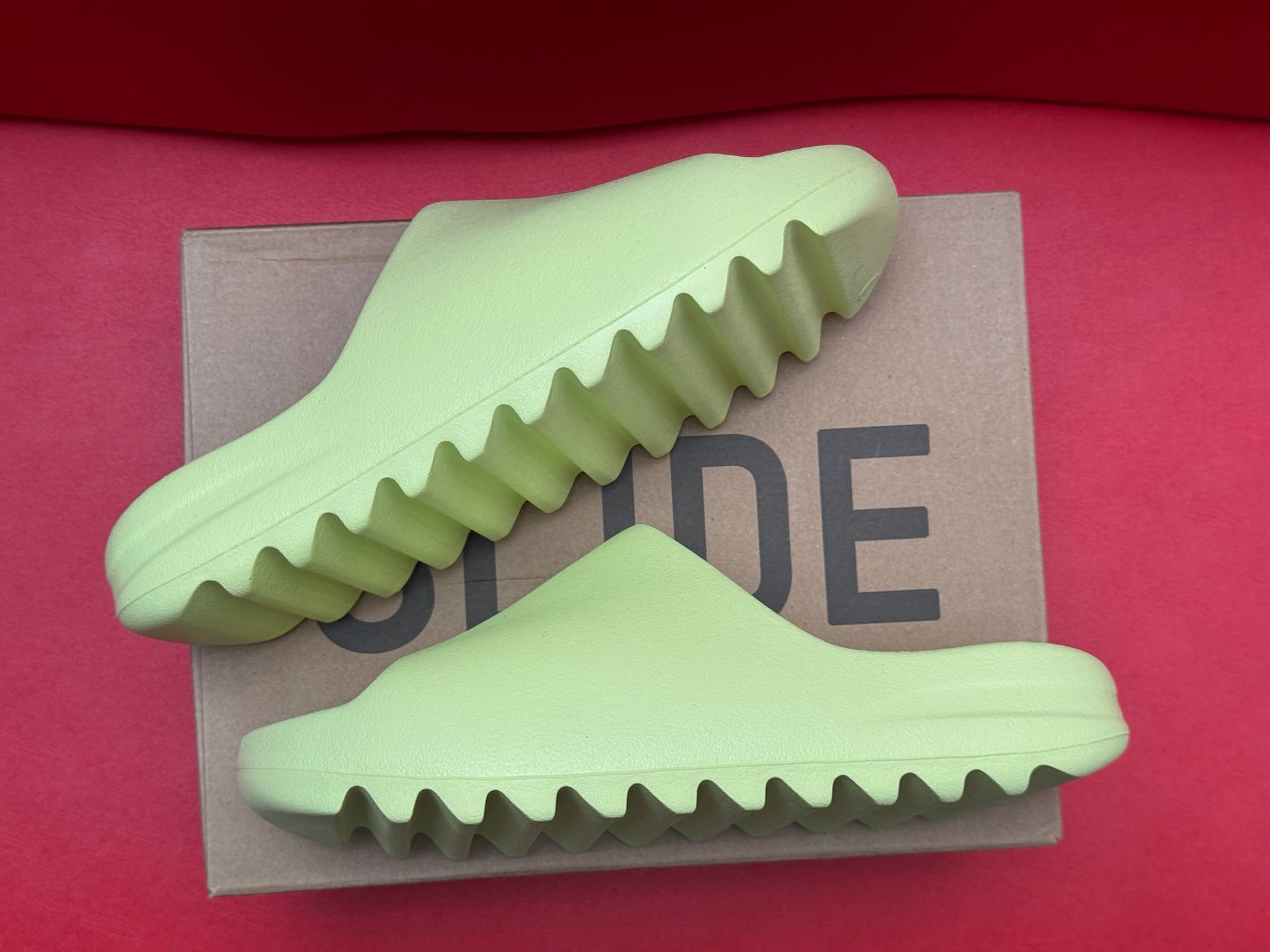 10M Yeezy Slides Green Glow