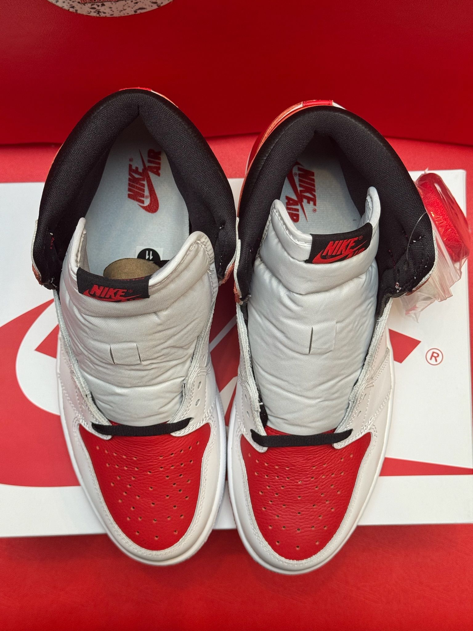 11M Jordan 1 High OG Heritage