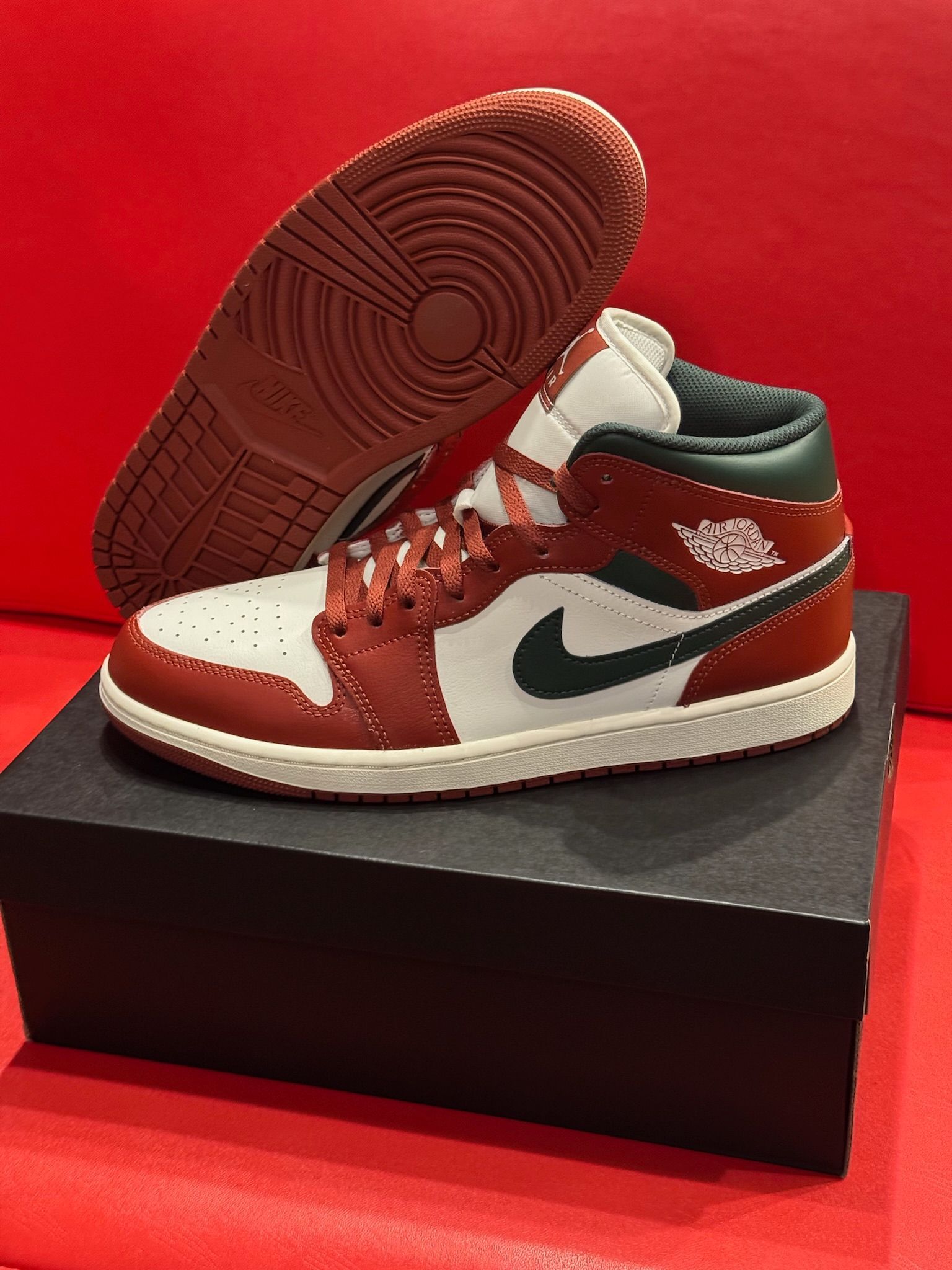 11M Jordan 1 Mid . Redstone Midnight Green.