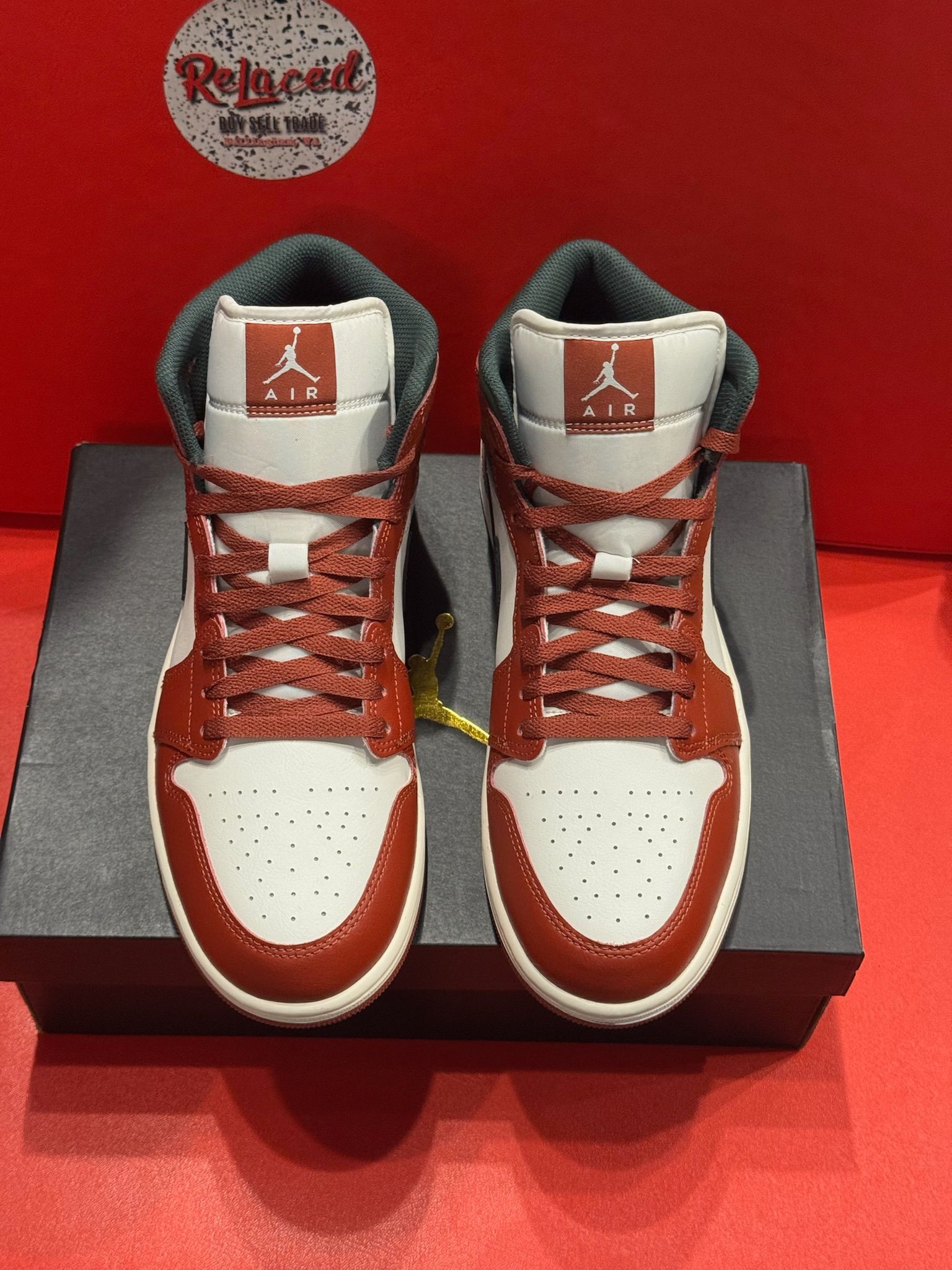 11M Jordan 1 Mid . Redstone Midnight Green.