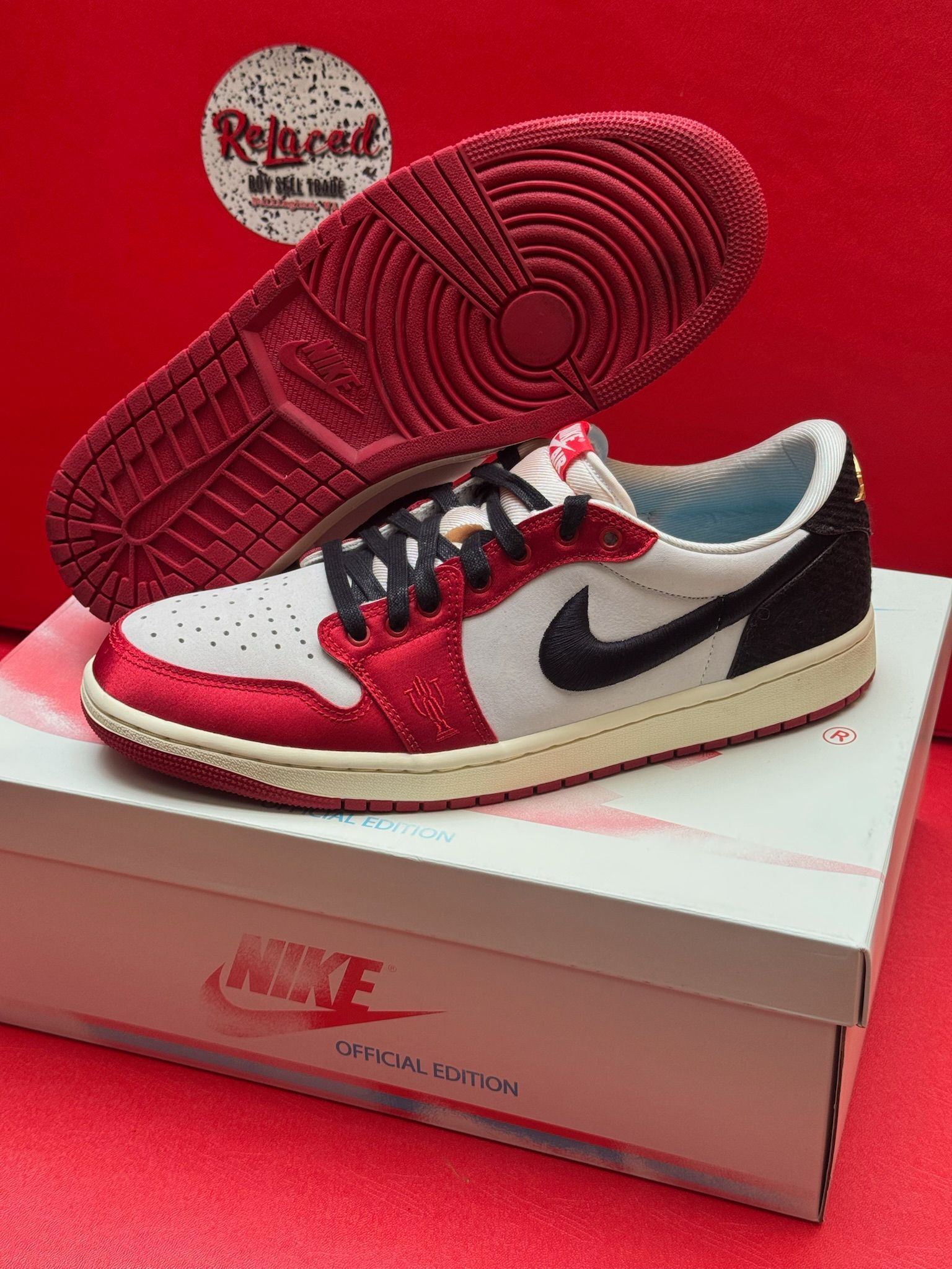 10.5M Jordan 1 Low OG .Trophy Room Rookie Card Away.