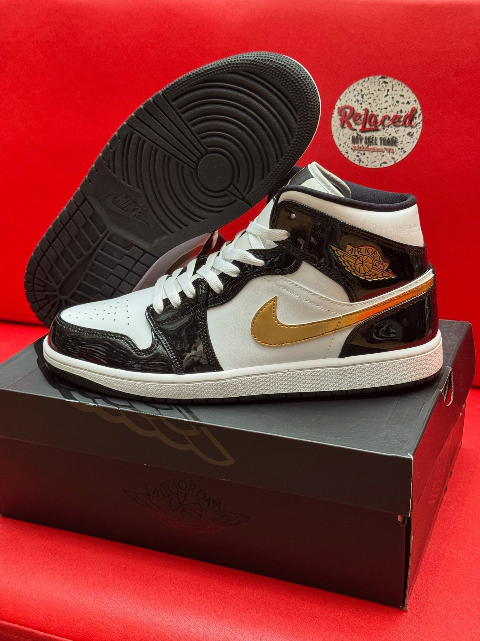 11. 5M Jordan 1 Mid Patent Blk Wht Gold