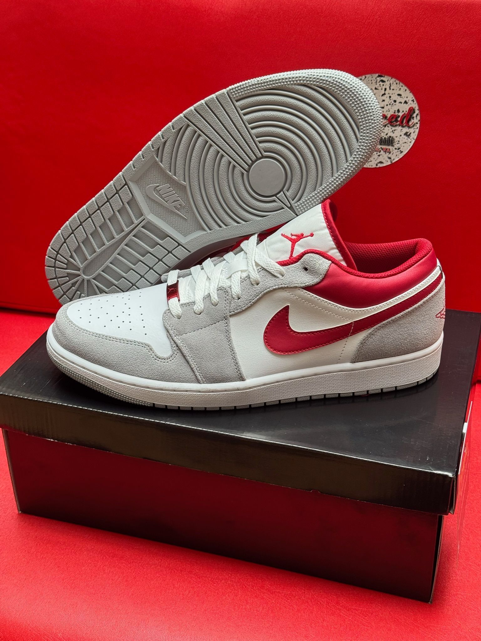 13M Jordan 1 Low SE Light Smoke Grey Gym Red
