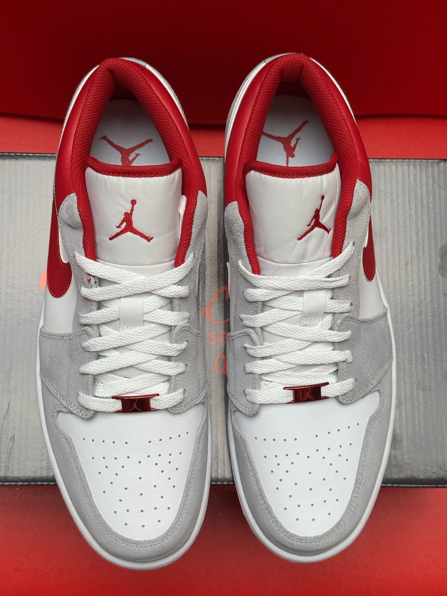 13M Jordan 1 Low SE Light Smoke Grey Gym Red