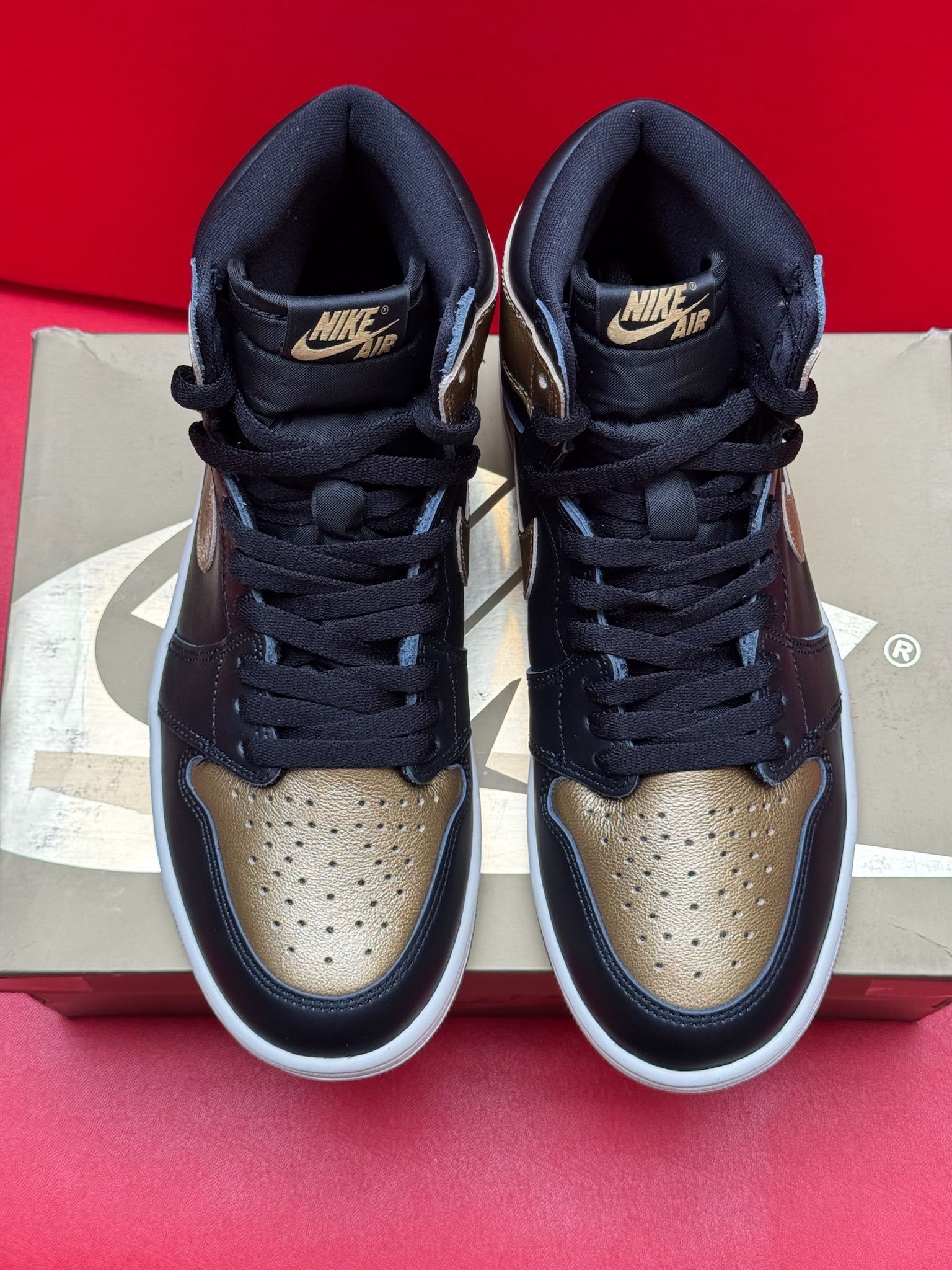 8MJordan 1 High Black Gold